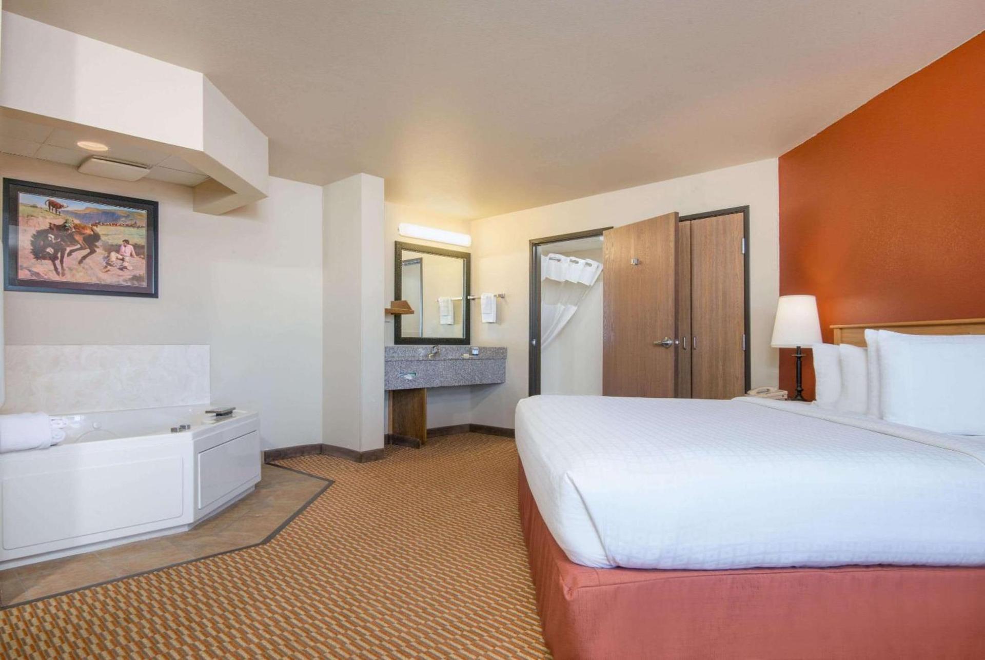 AmericInn by Wyndham Pampa Event Center photo 7