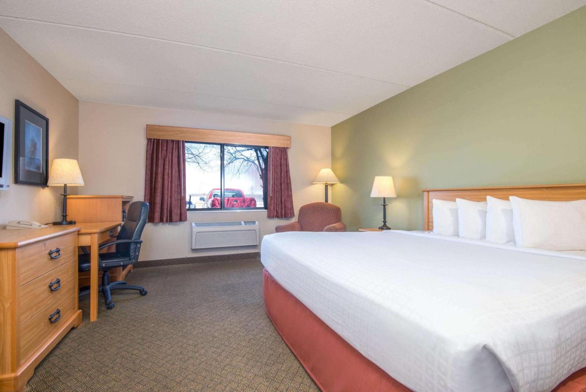 AmericInn by Wyndham Pampa Event Center photo 6