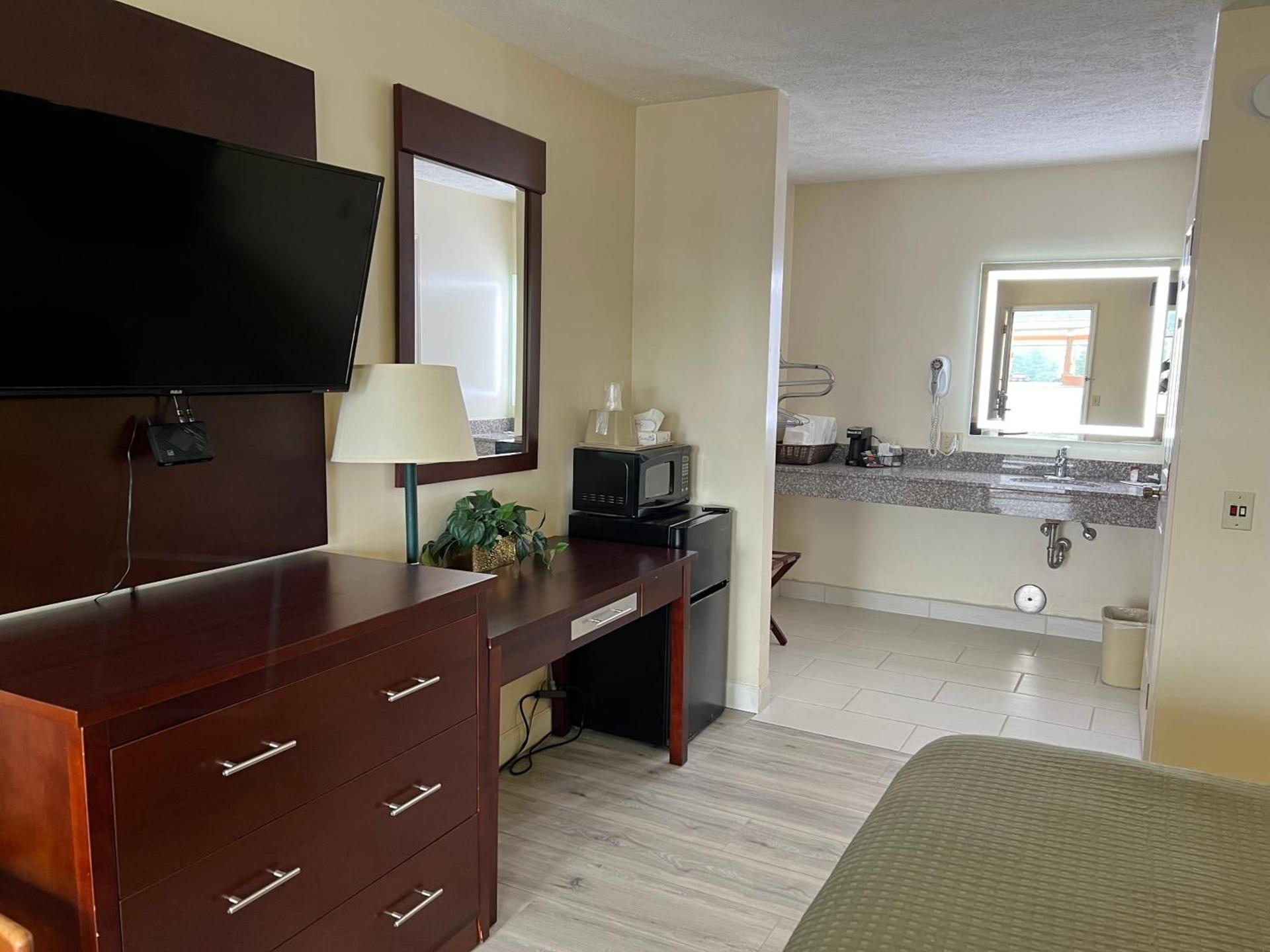 Surry Inn - Dobson - I-77 - Exit 93 photo 11