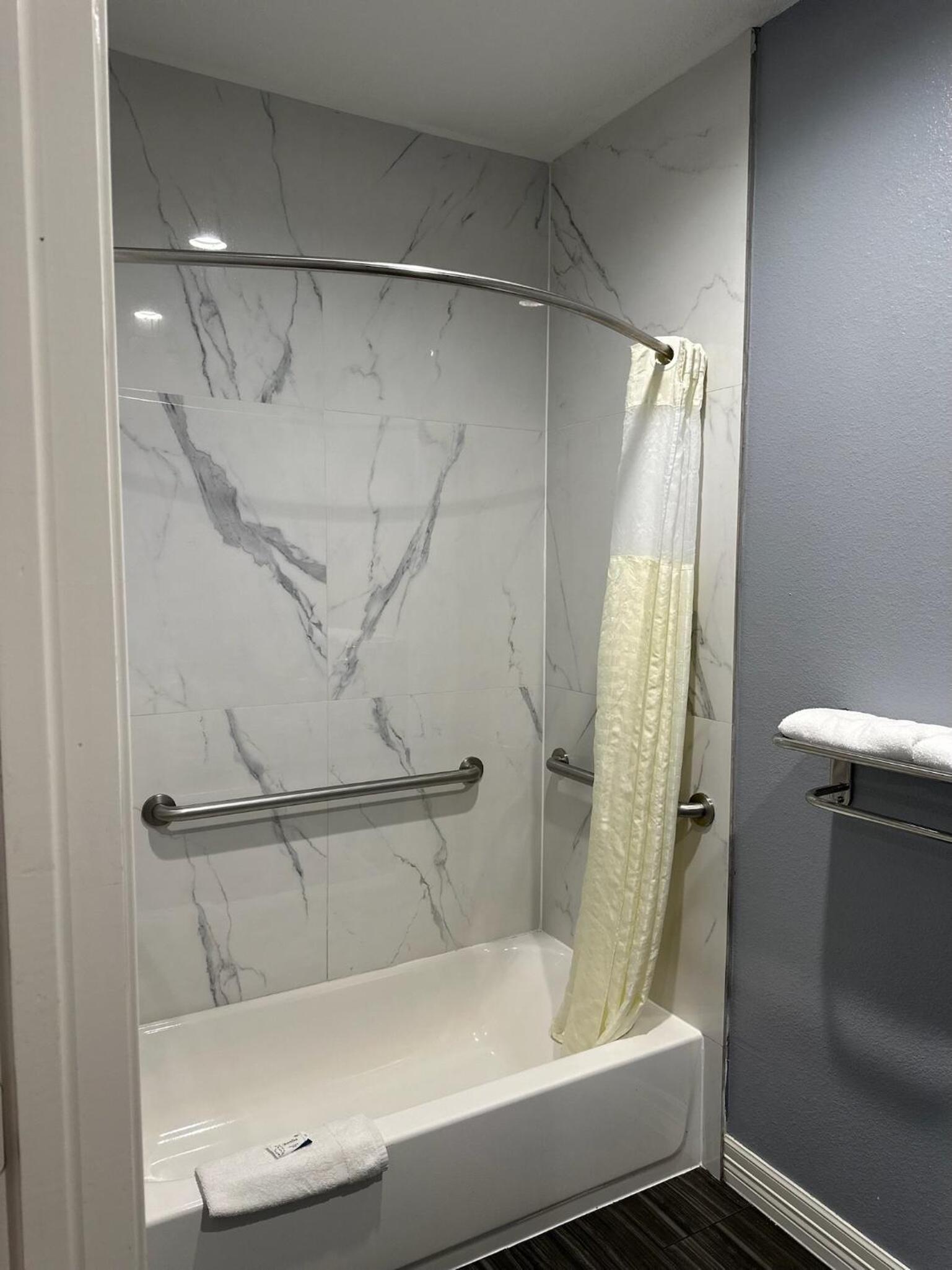 Atlantis Inn Suites photo 10