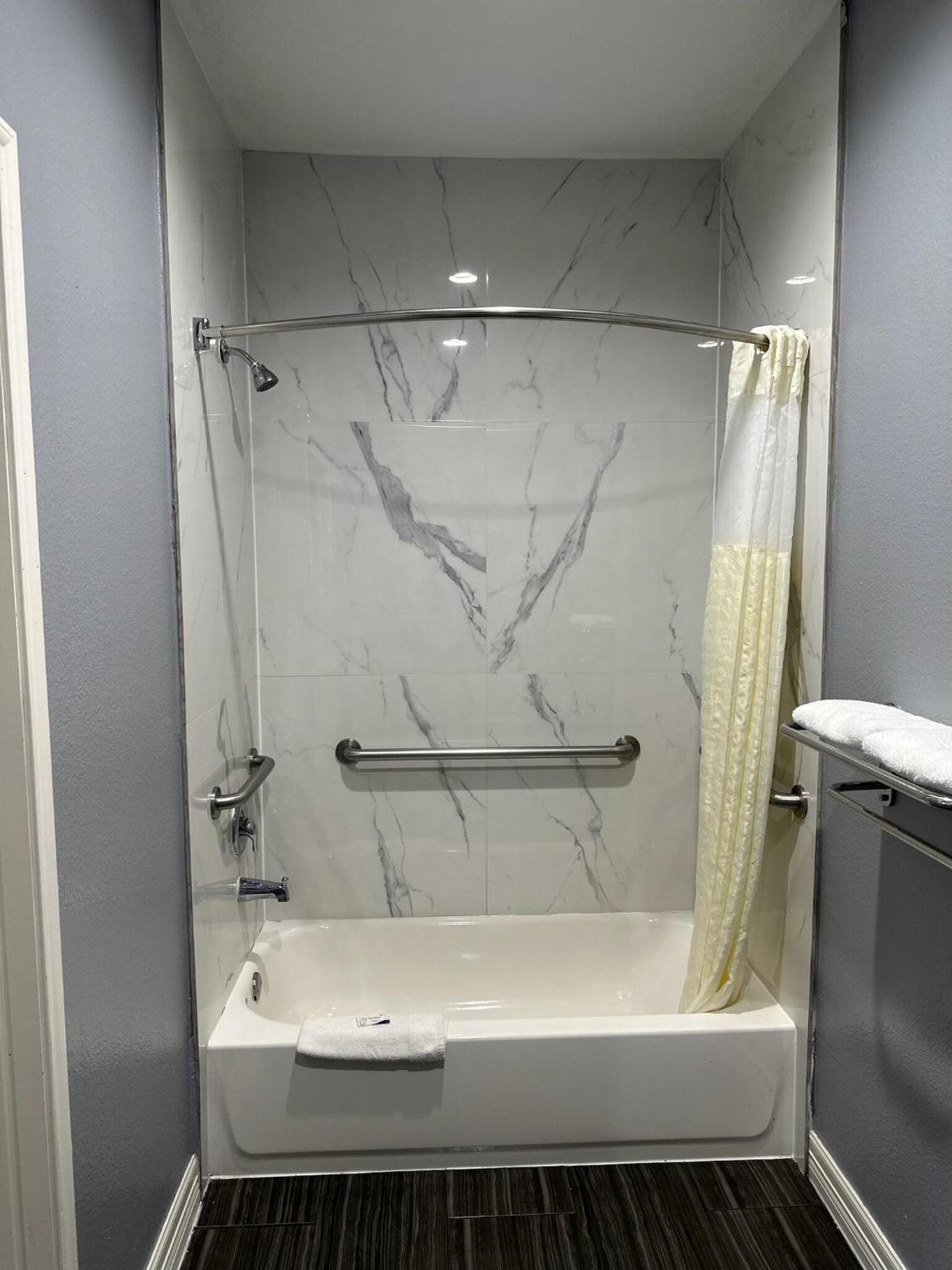 Atlantis Inn Suites photo 7
