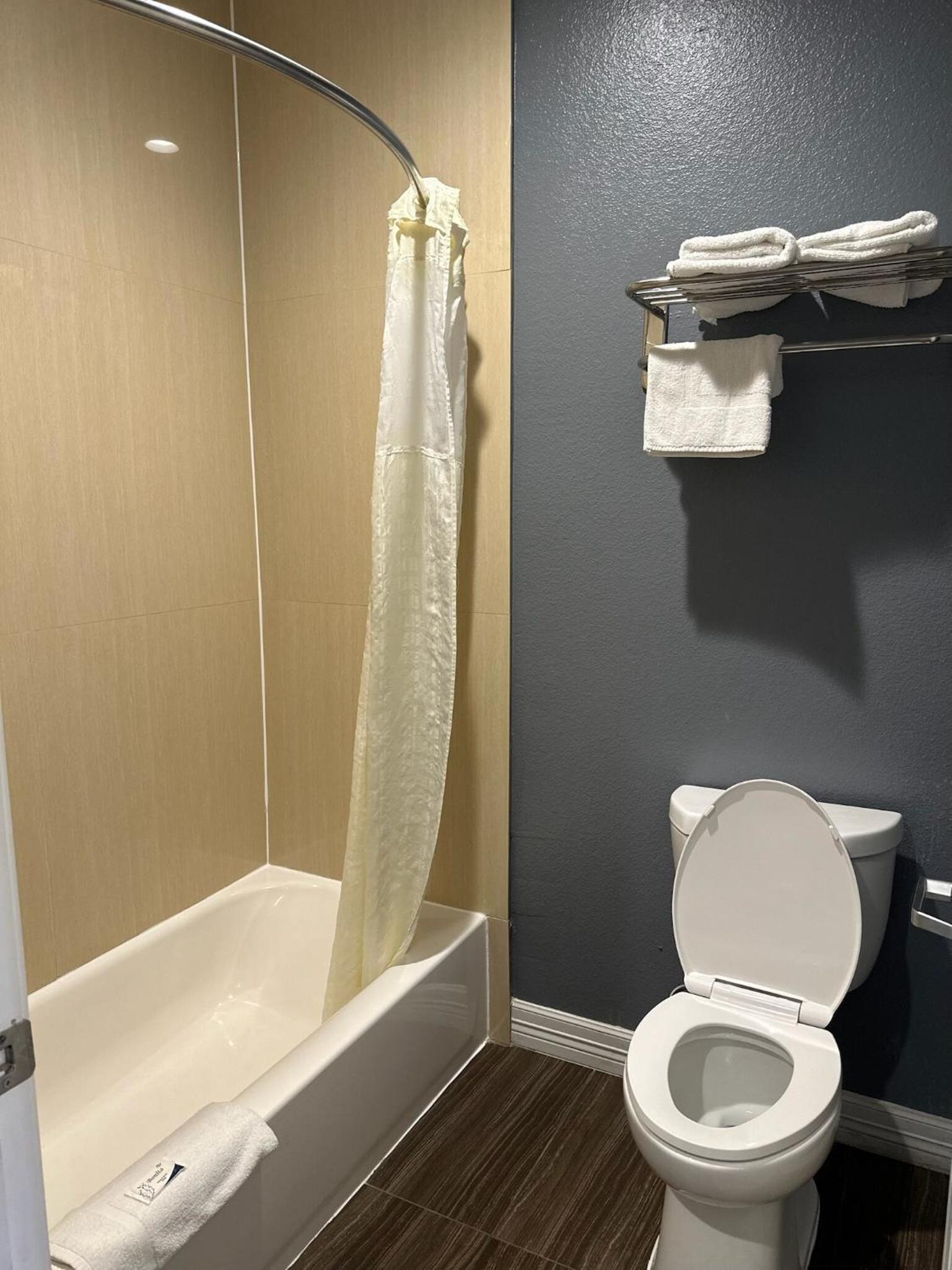 Atlantis Inn Suites photo 8