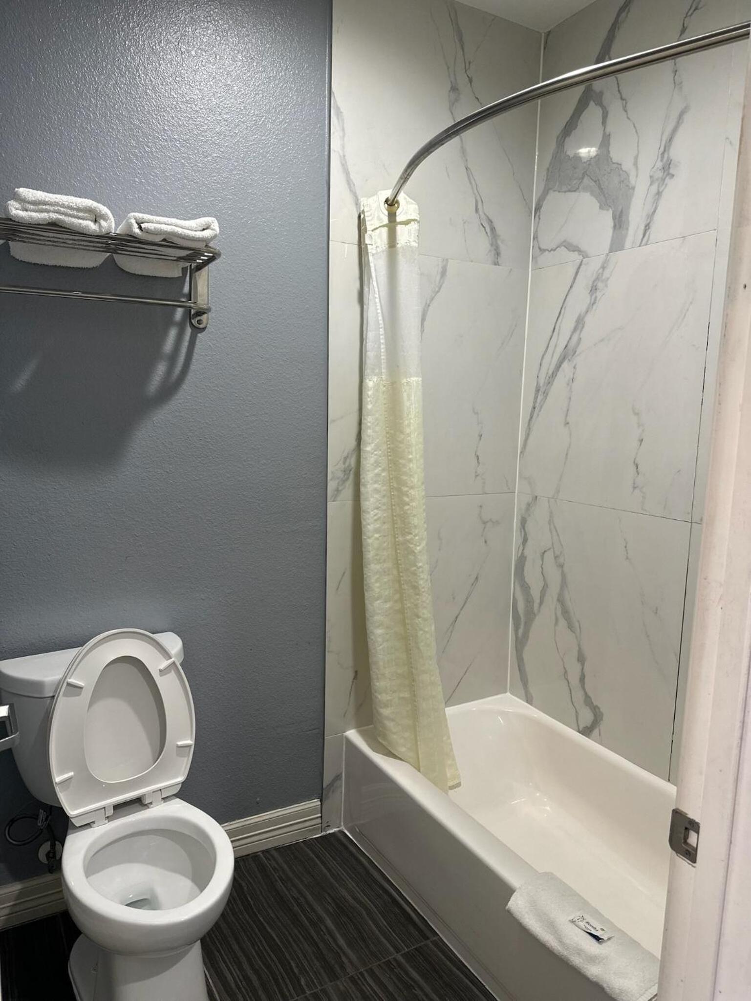 Atlantis Inn Suites photo 11