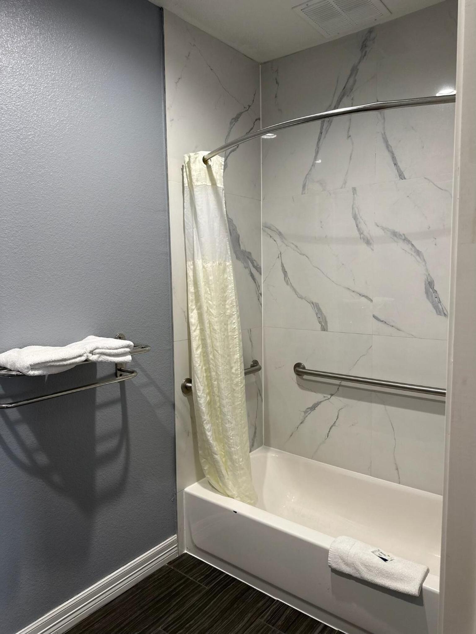 Atlantis Inn Suites photo 9