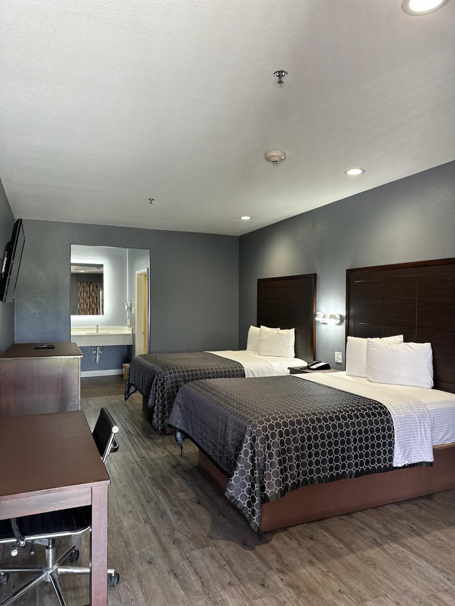 Atlantis Inn Suites photo 12