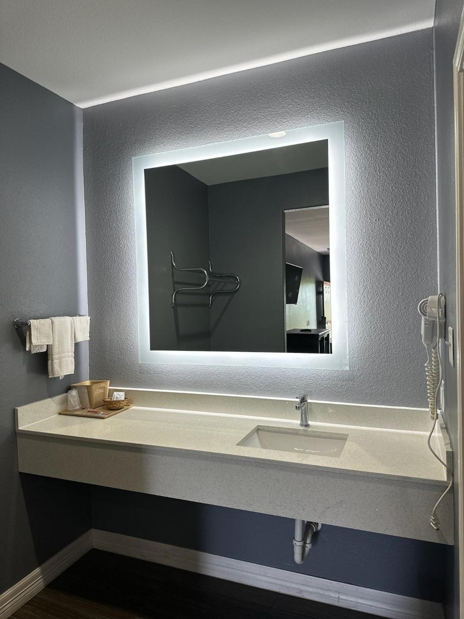 Atlantis Inn Suites photo 13