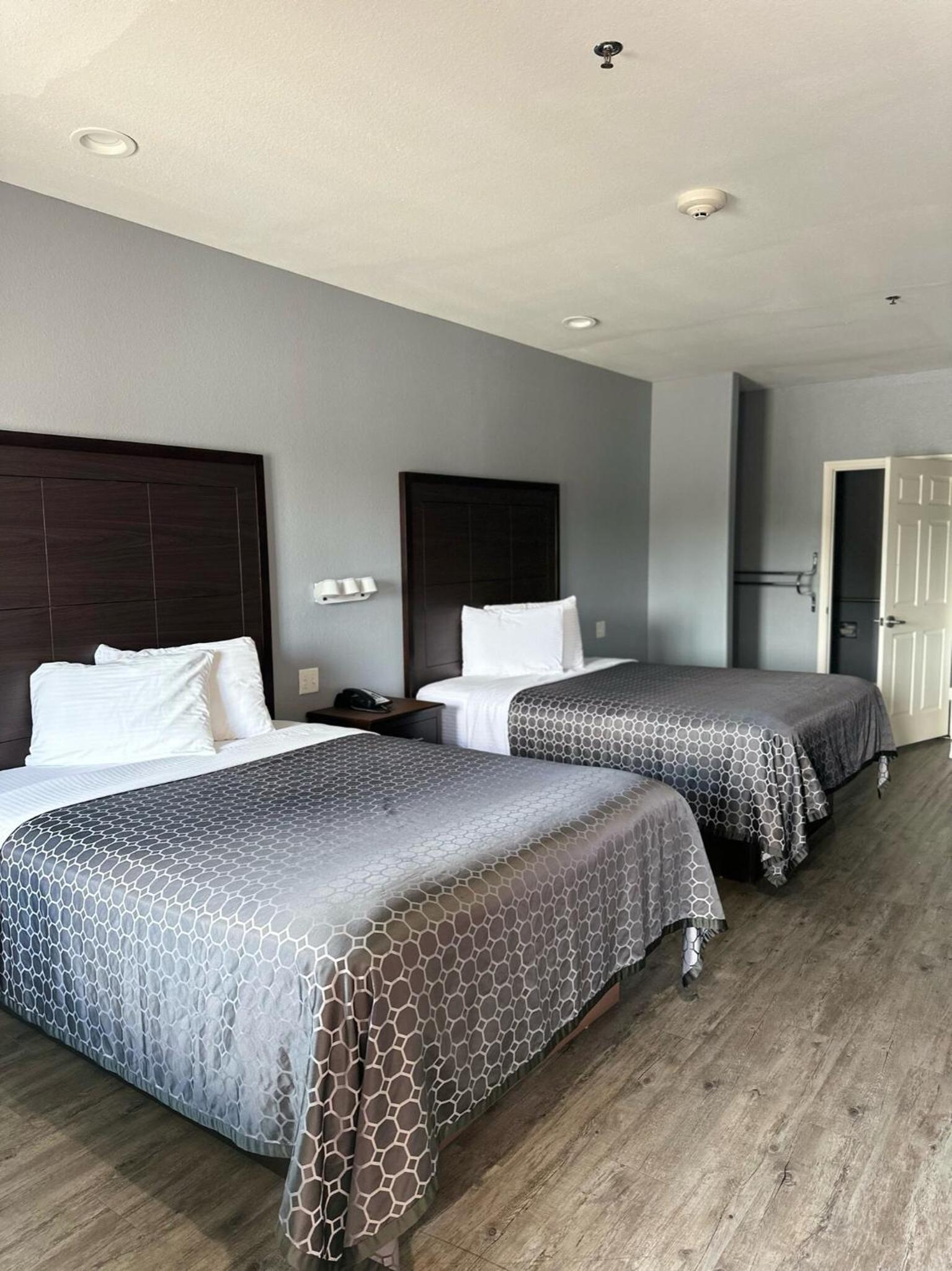 Atlantis Inn Suites photo 14