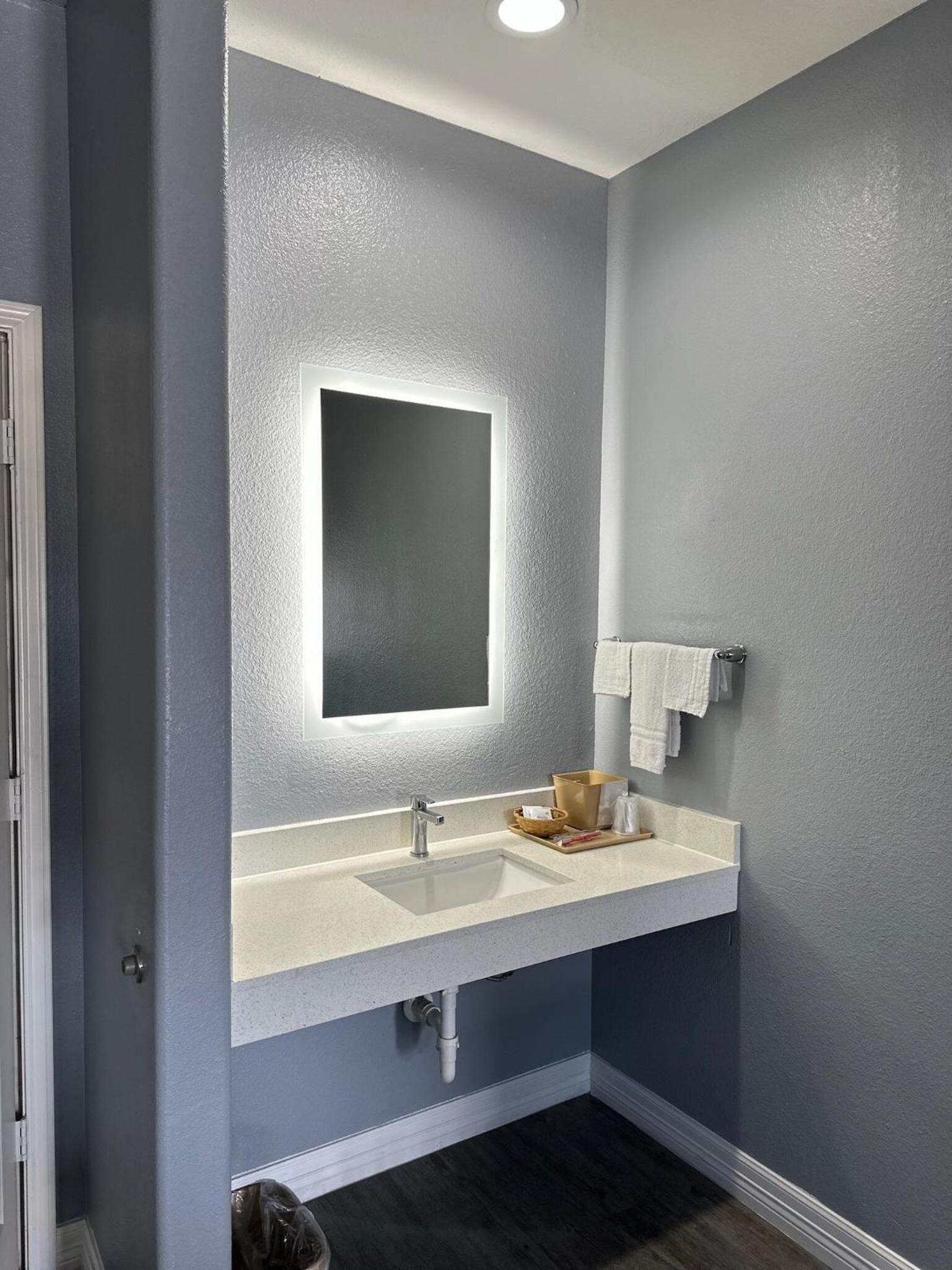Atlantis Inn Suites photo 15