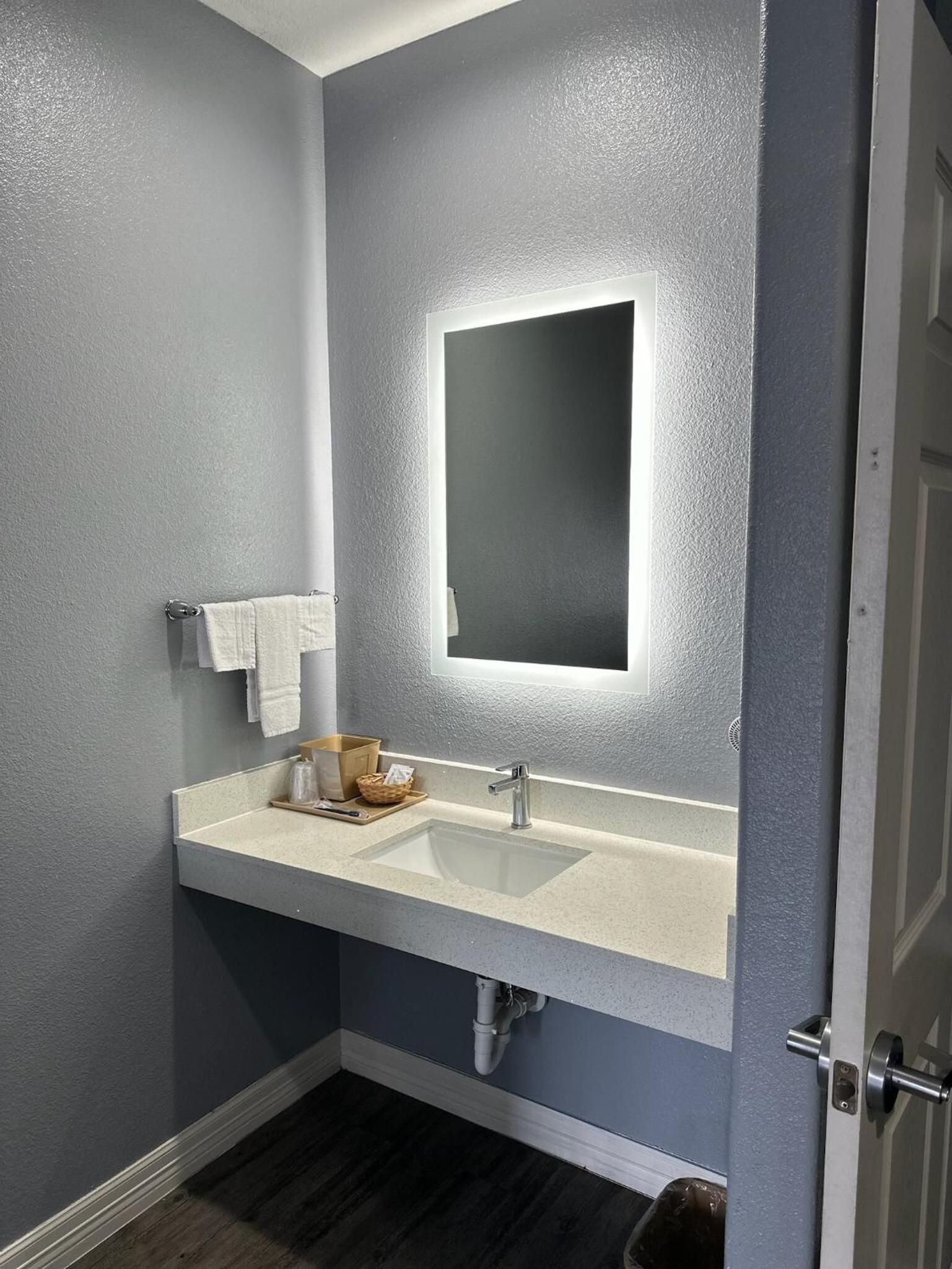 Atlantis Inn Suites photo 16