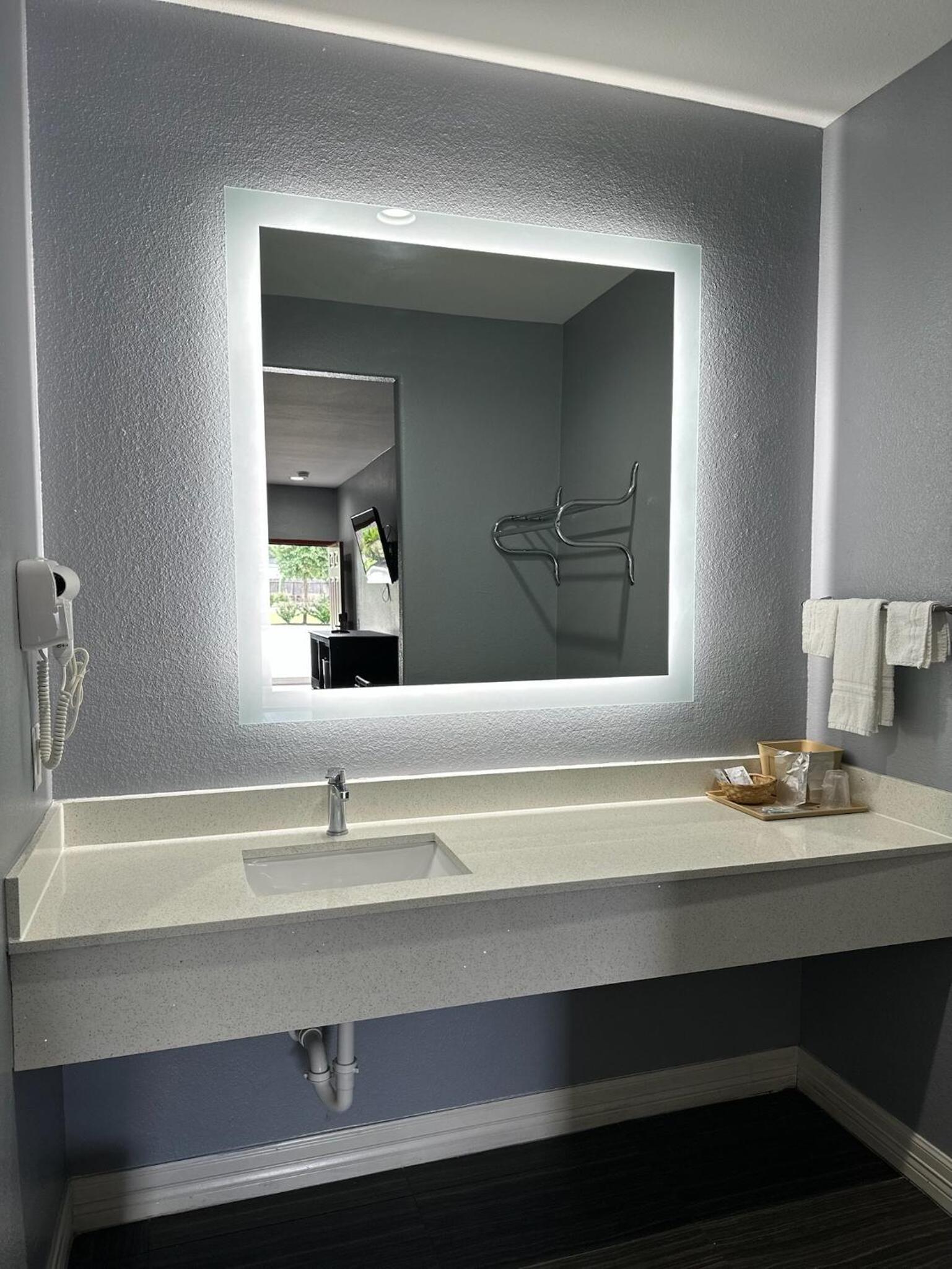 Atlantis Inn Suites photo 17