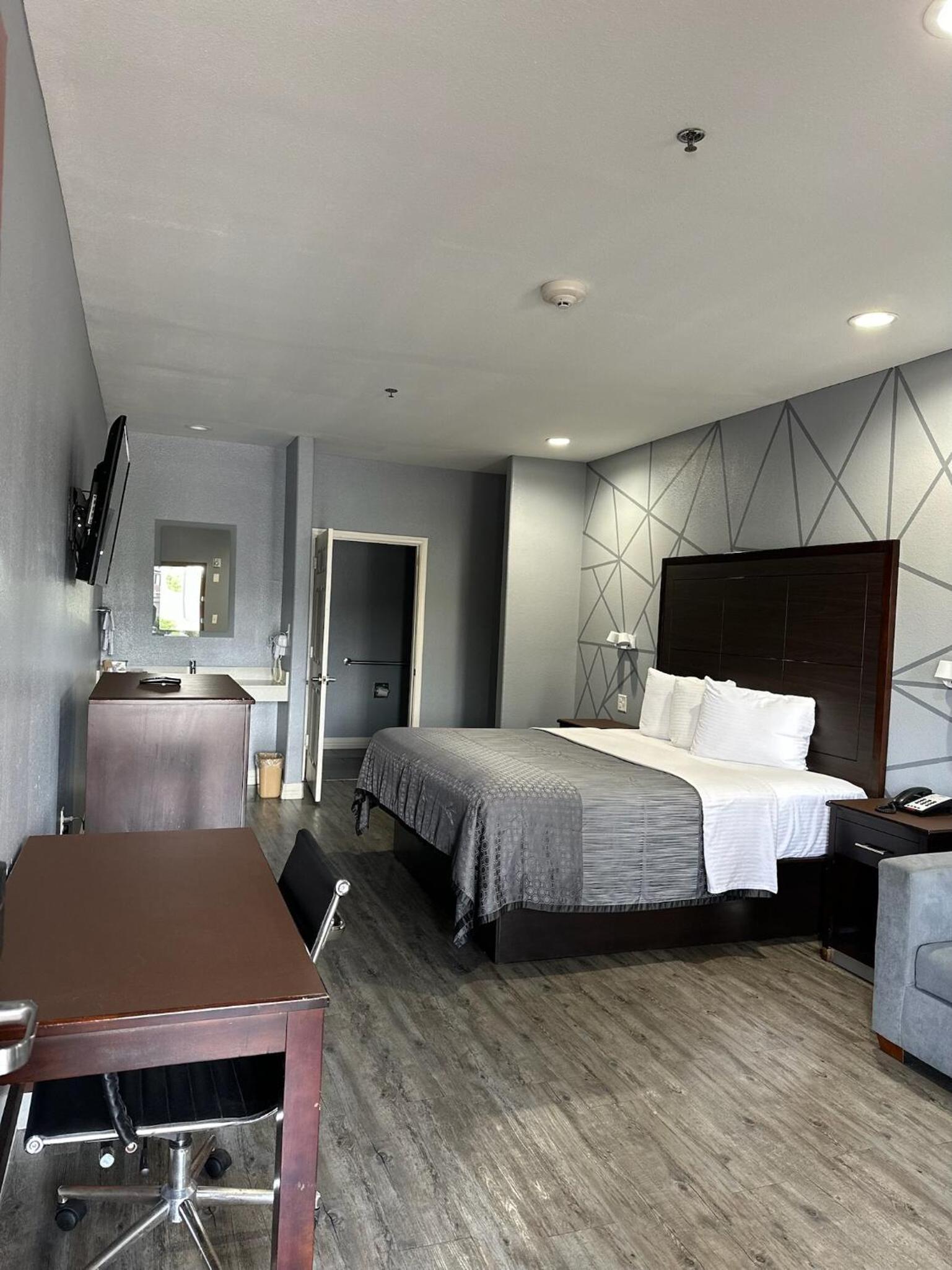 Atlantis Inn Suites photo 18