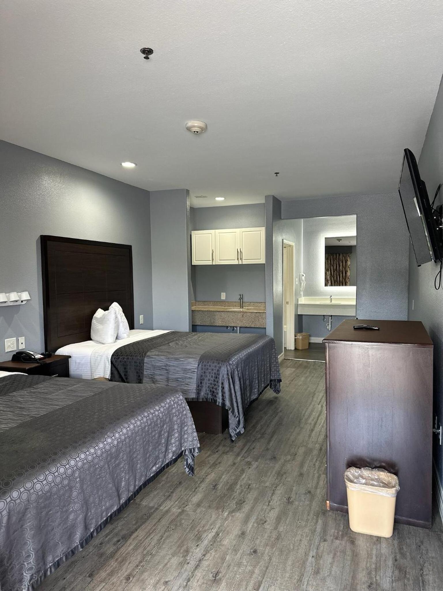 Atlantis Inn Suites photo 19