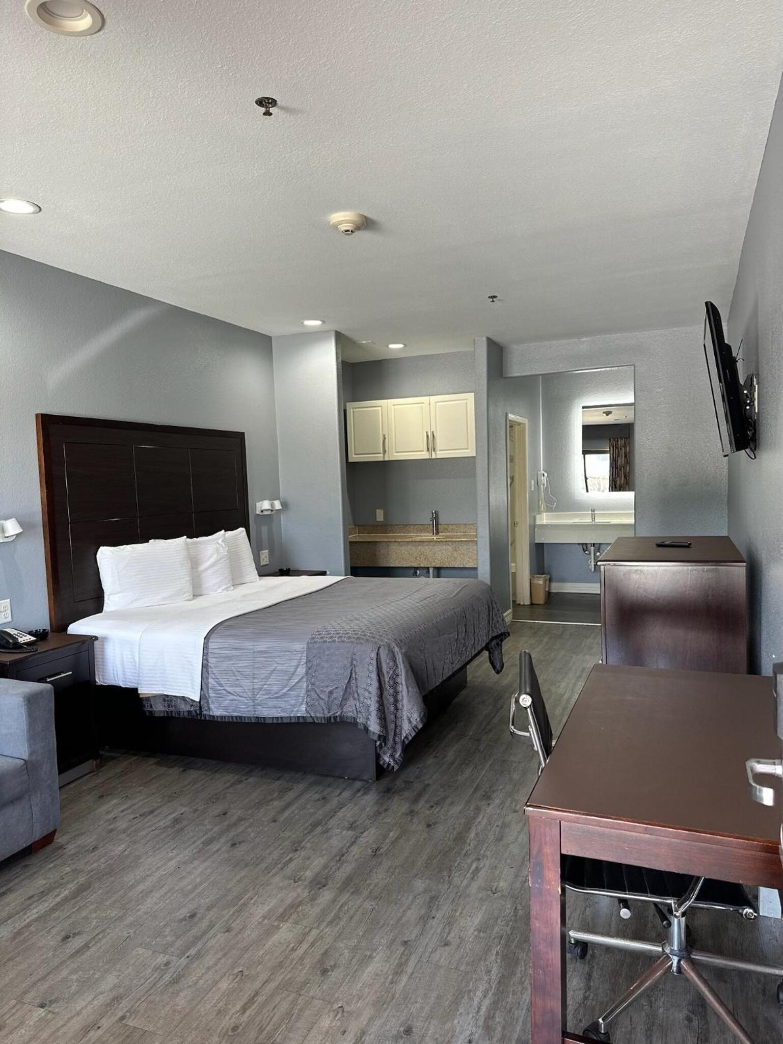 Atlantis Inn Suites photo 21