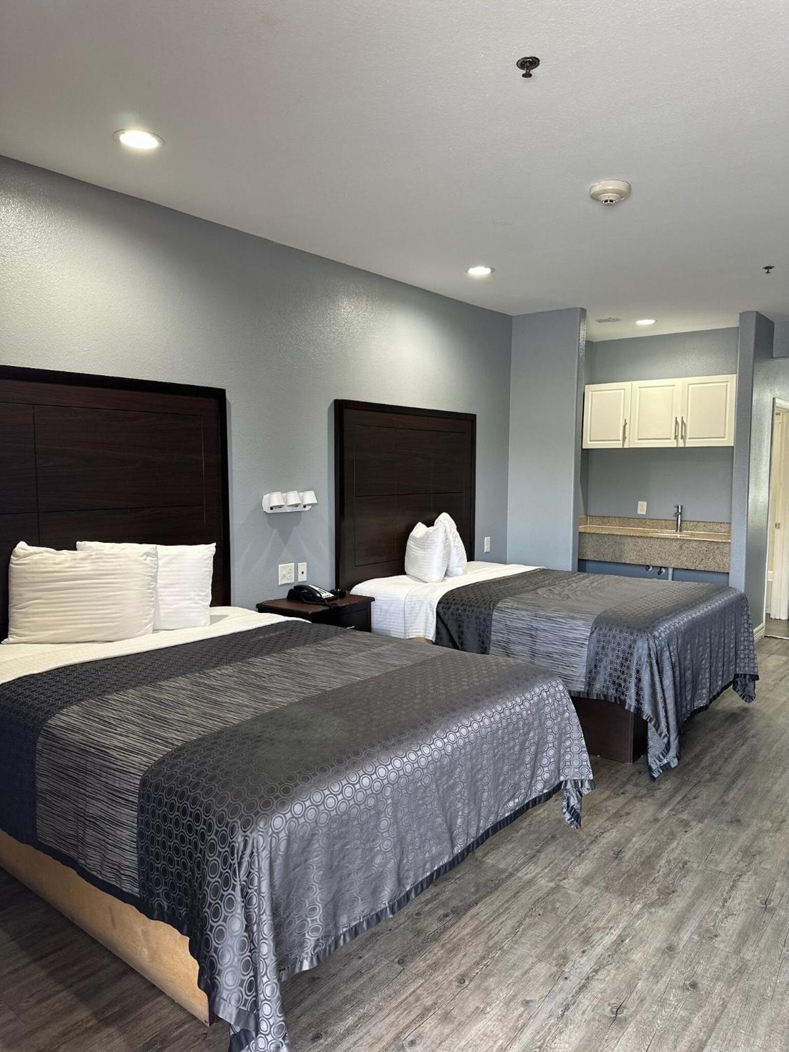 Atlantis Inn Suites photo 22