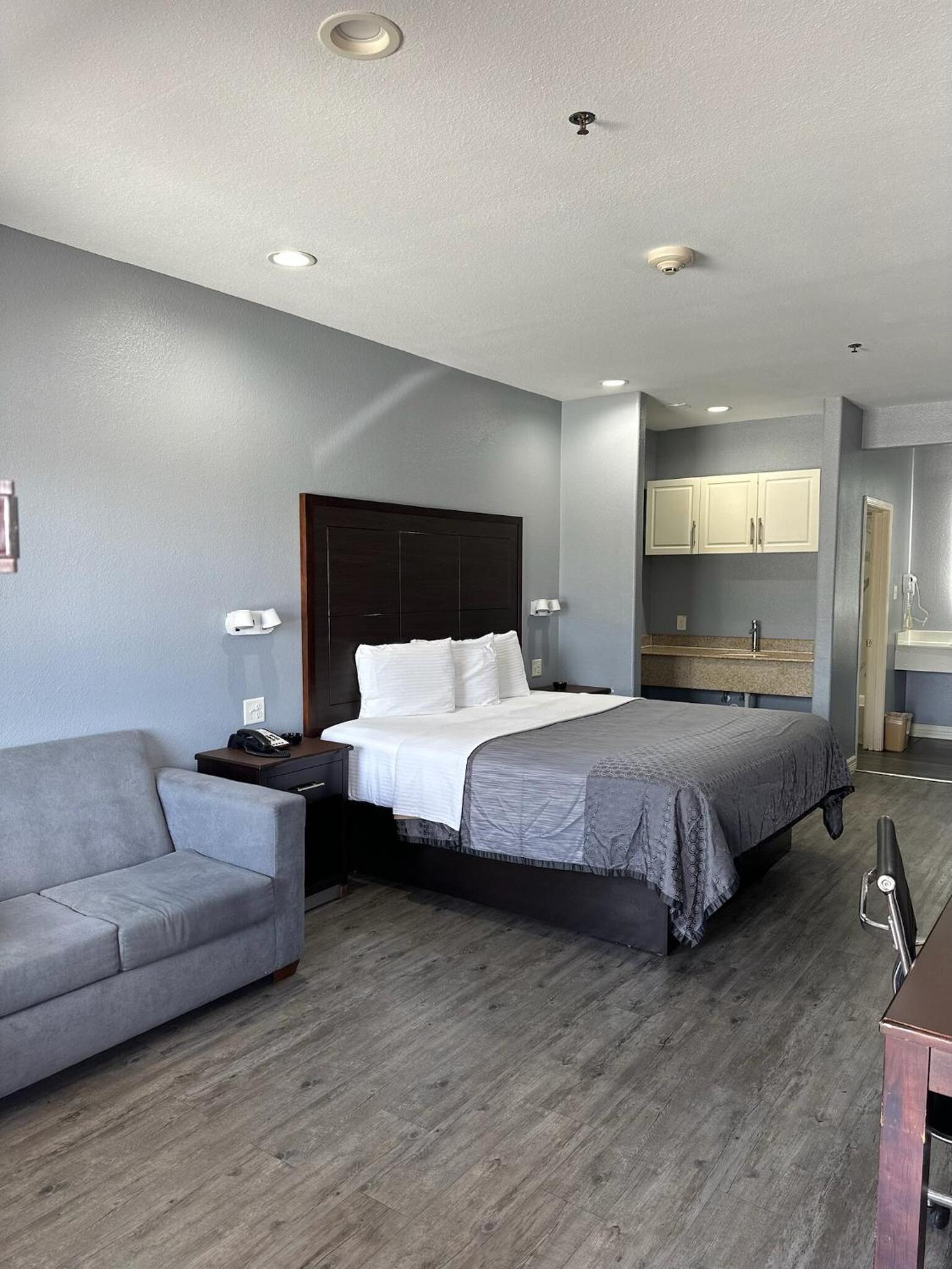 Atlantis Inn Suites photo 23