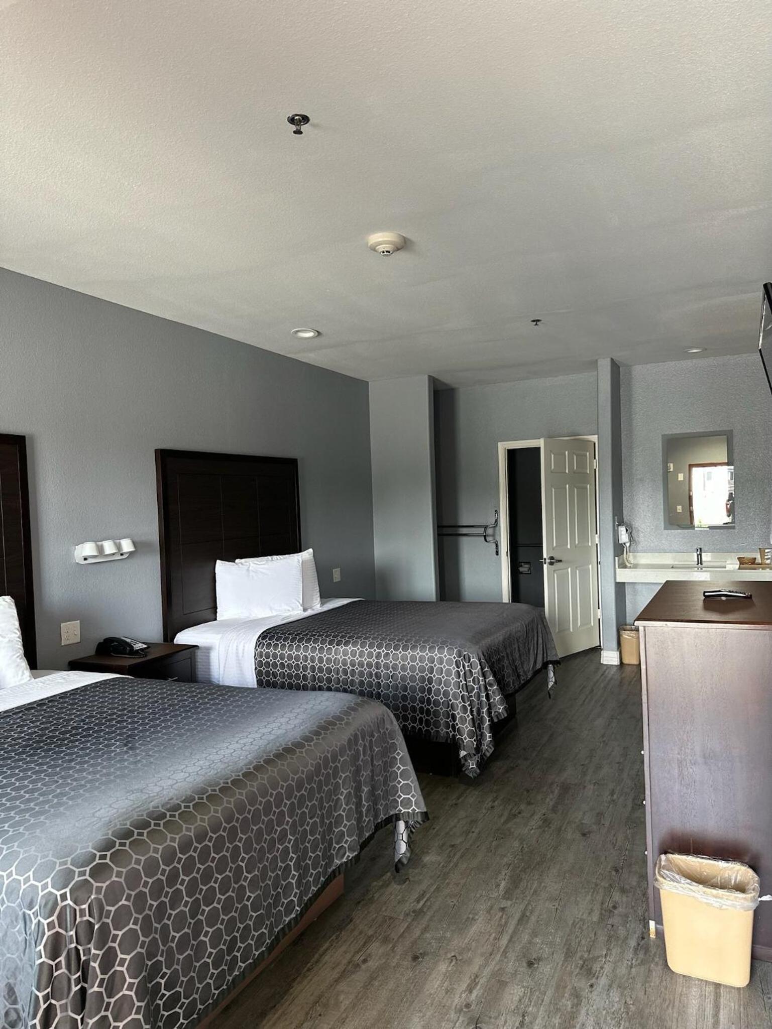 Atlantis Inn Suites photo 25