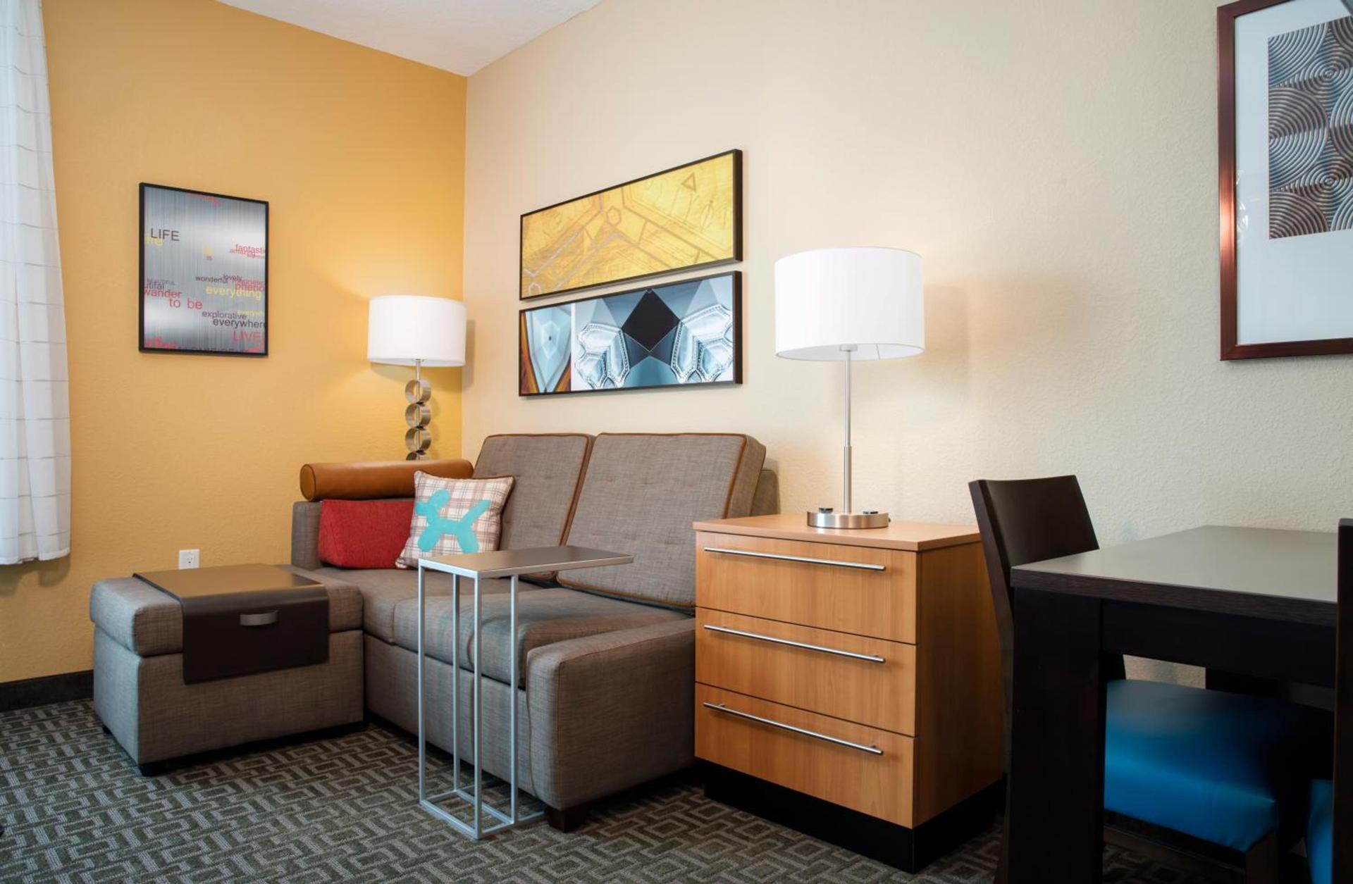 TownePlace Suites Orlando at FLAMINGO CROSSINGS Town Center, Western Entrance photo 55