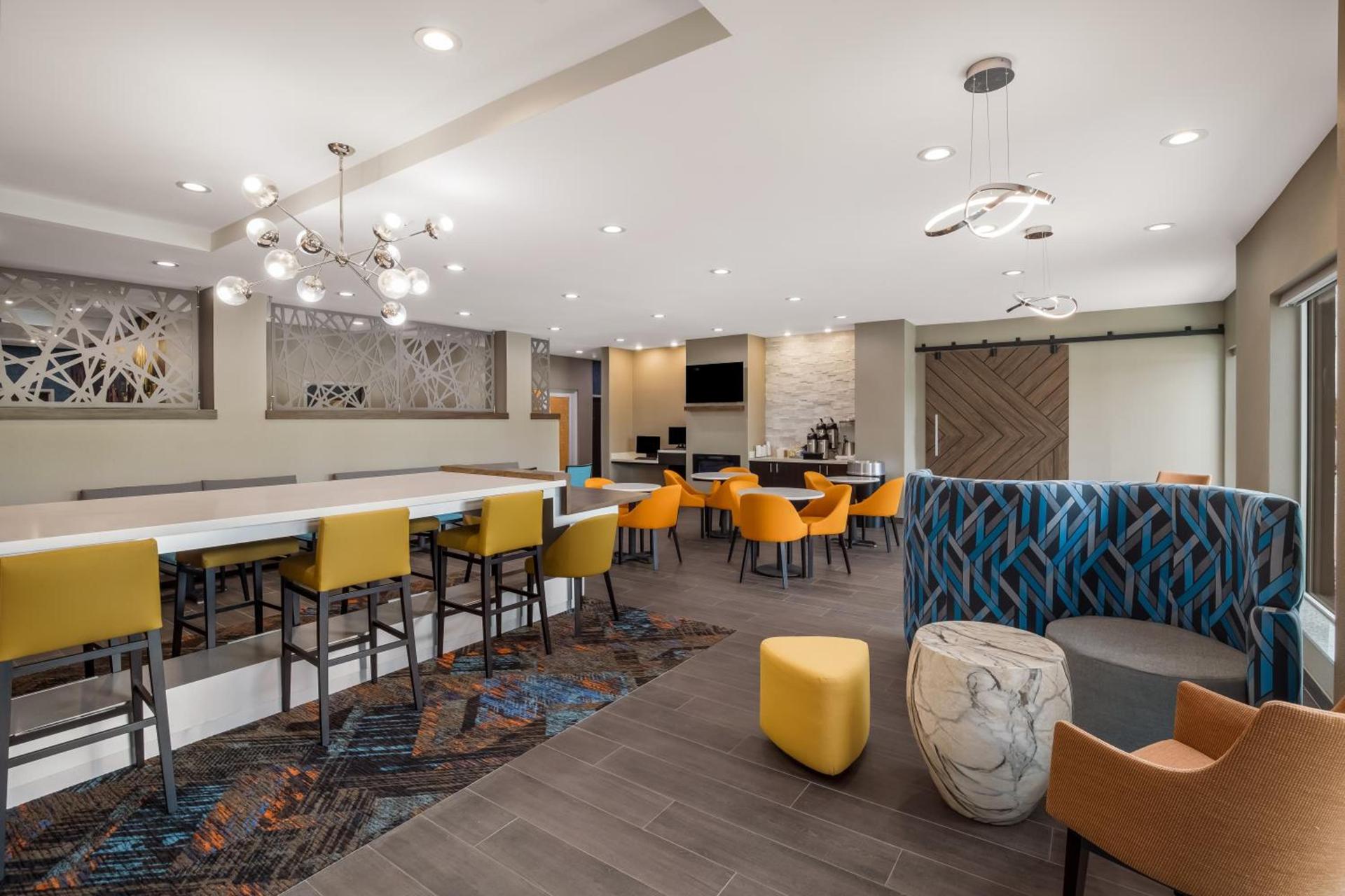 La Quinta Inn & Suites by Wyndham Sulphur Lake Charles photo 30