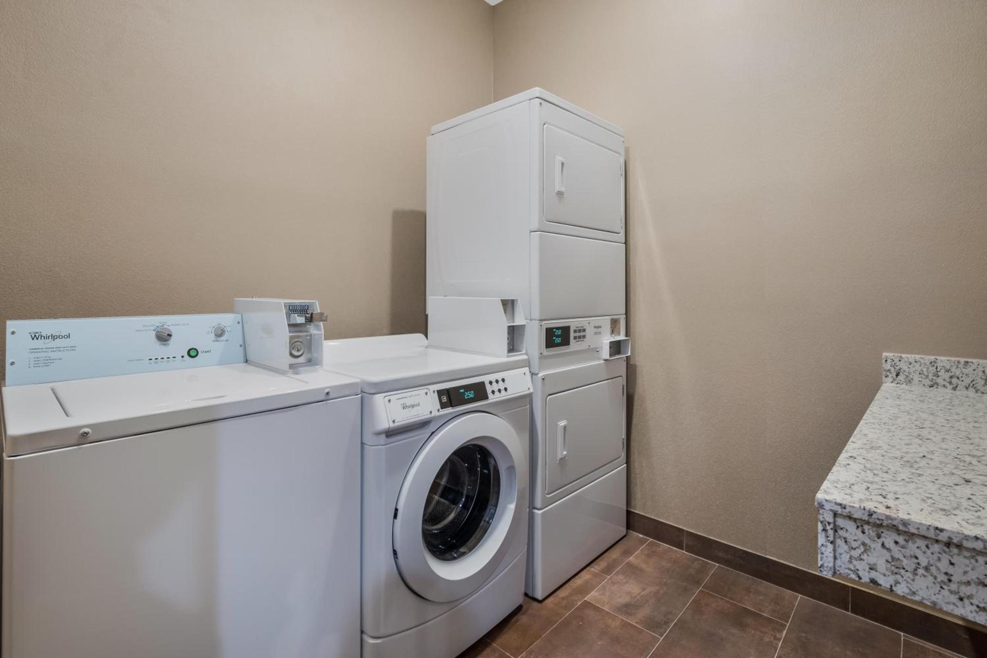 La Quinta Inn & Suites by Wyndham Sulphur Lake Charles photo 29