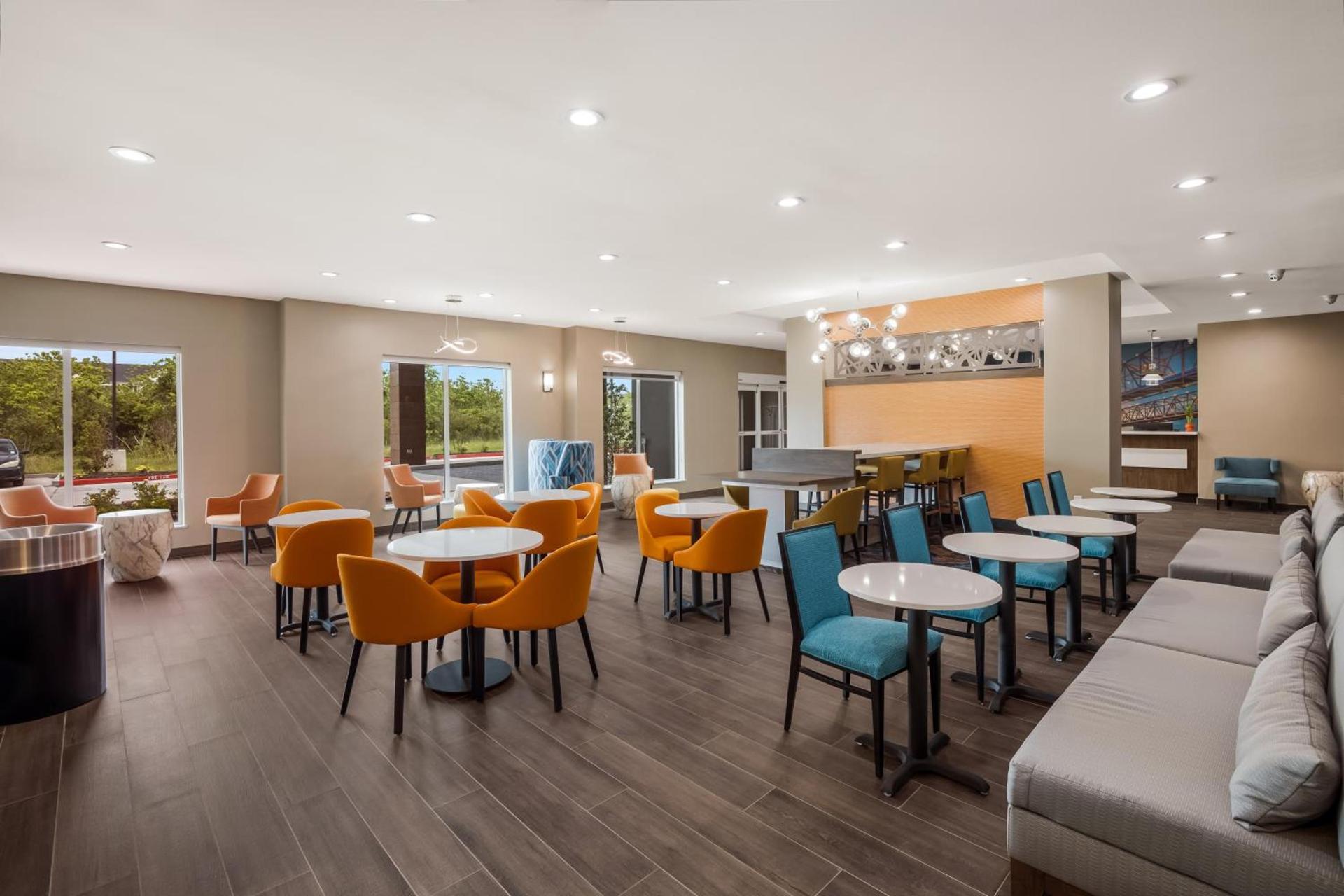 La Quinta Inn & Suites by Wyndham Sulphur Lake Charles photo 31