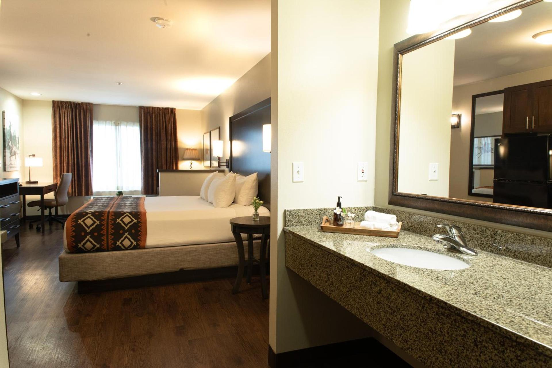 Oxford Suites Pendleton photo 11