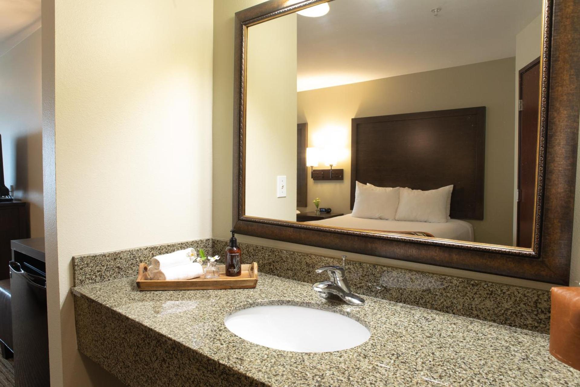Oxford Suites Pendleton photo 24