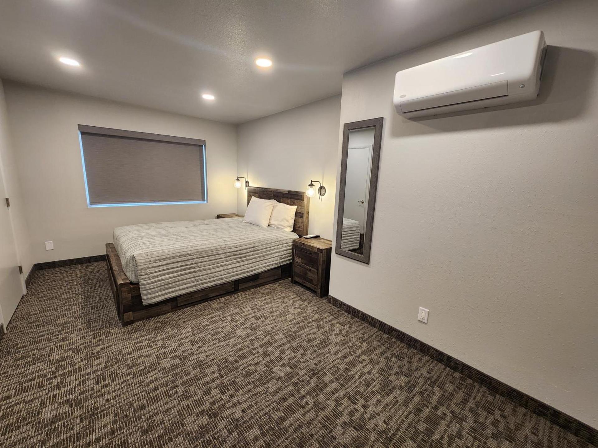 Aquarius Inn photo 40