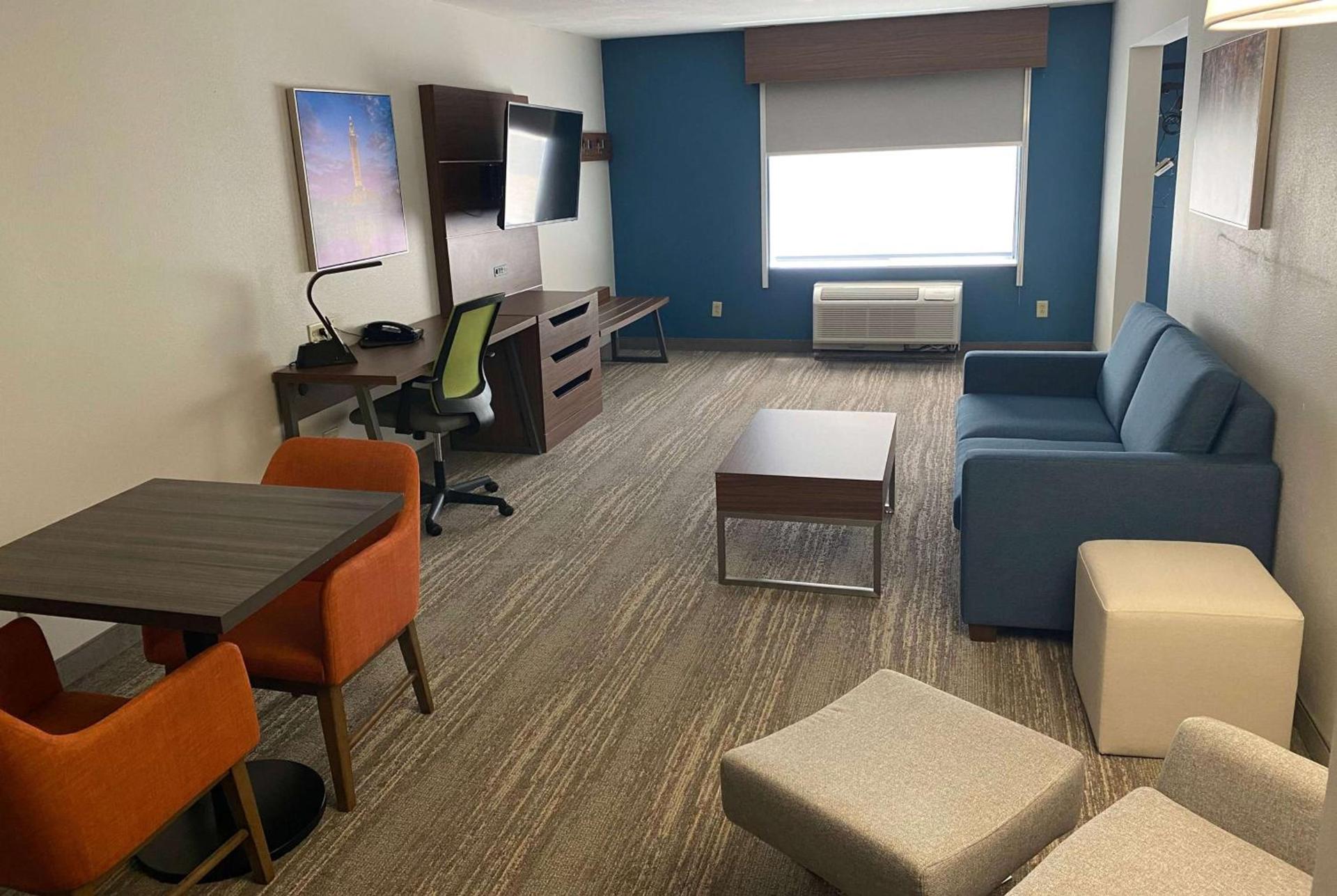 Wingate by Wyndham Lafayette Airport photo 18