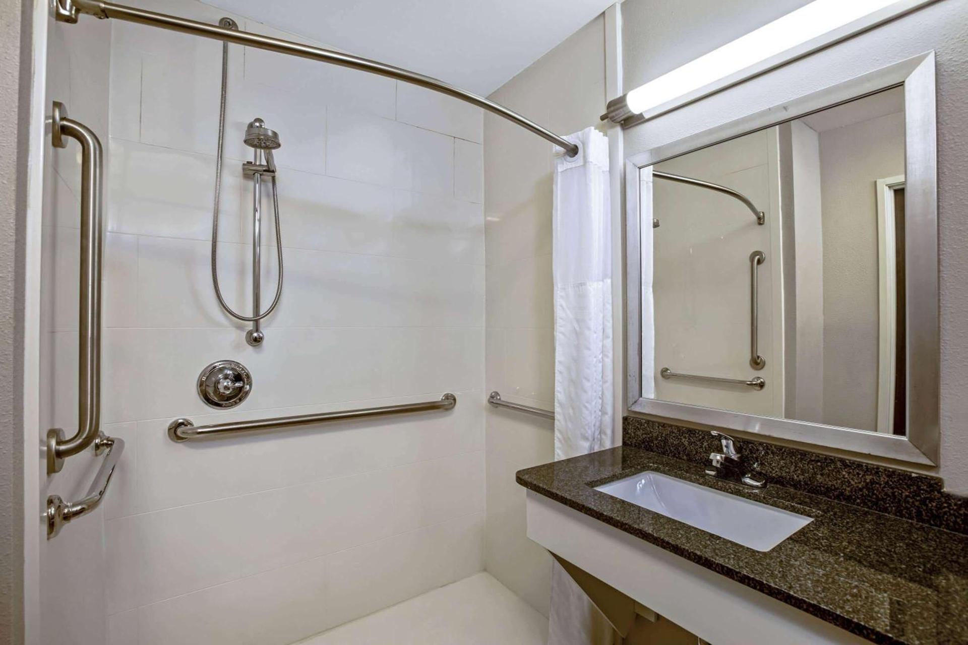 La Quinta by Wyndham Kearney photo 17
