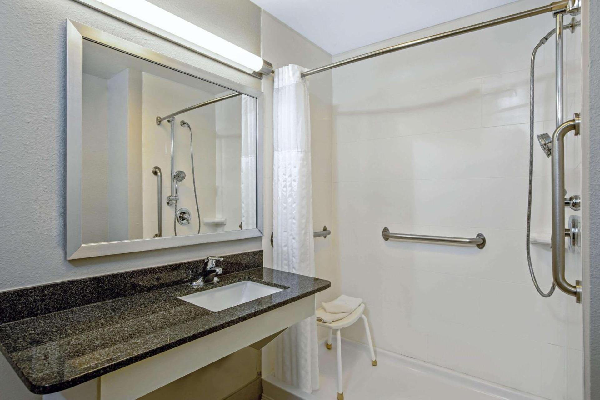 La Quinta by Wyndham Kearney photo 18