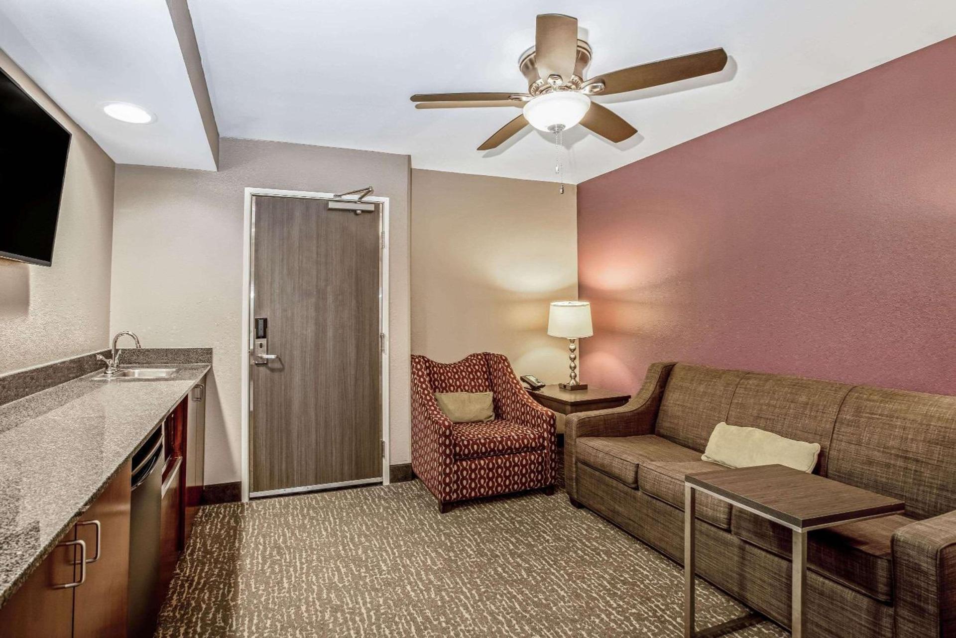 La Quinta by Wyndham Kearney photo 20