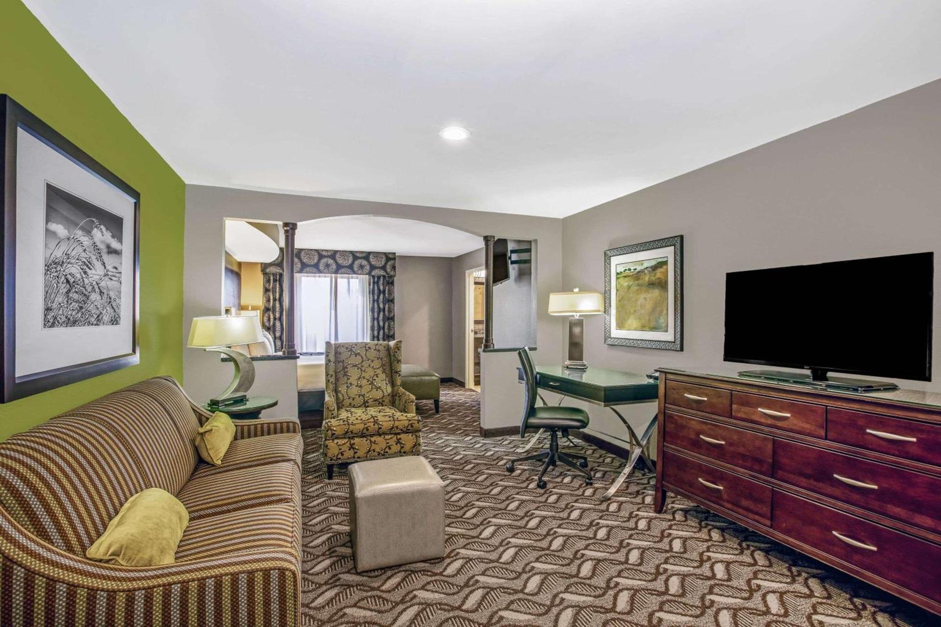 La Quinta by Wyndham Kearney photo 23
