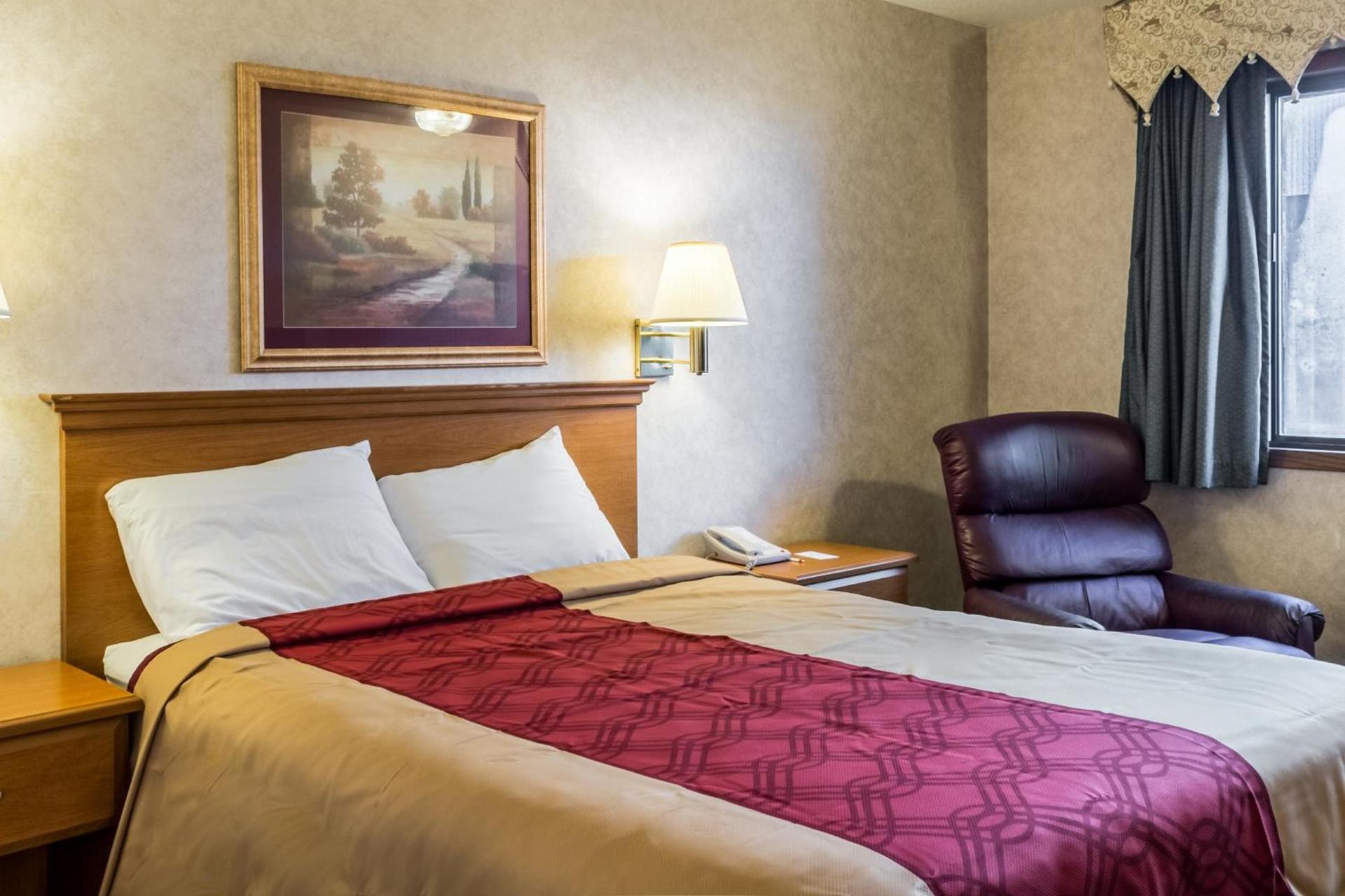Econo Lodge Sioux Falls North photo 34