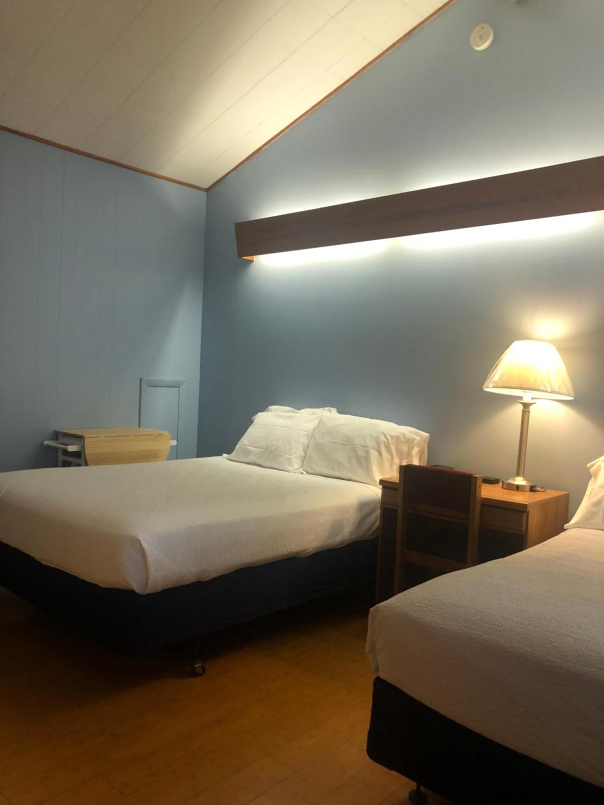 Executive Motel photo 6