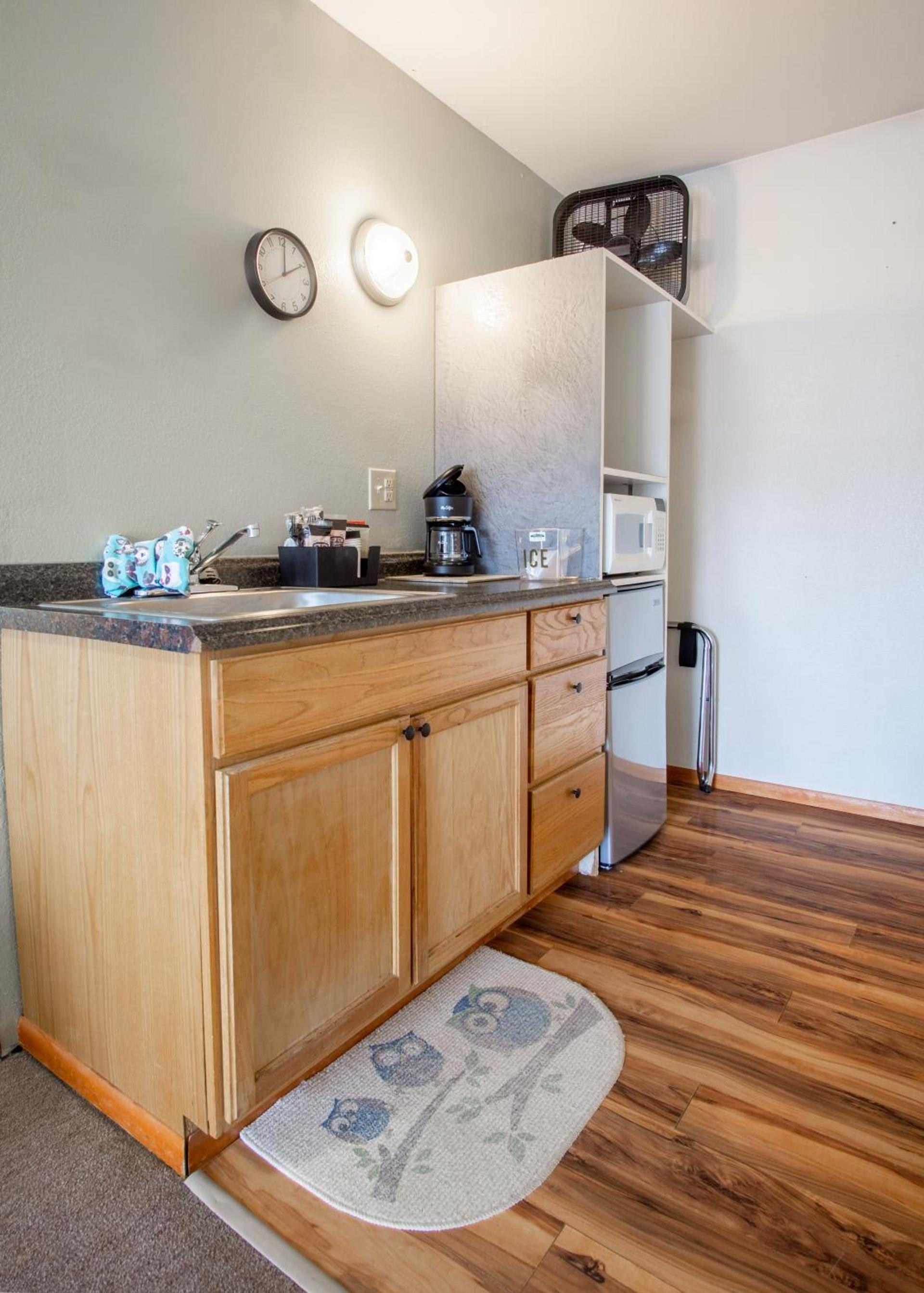 The Pioneer Motel photo 8