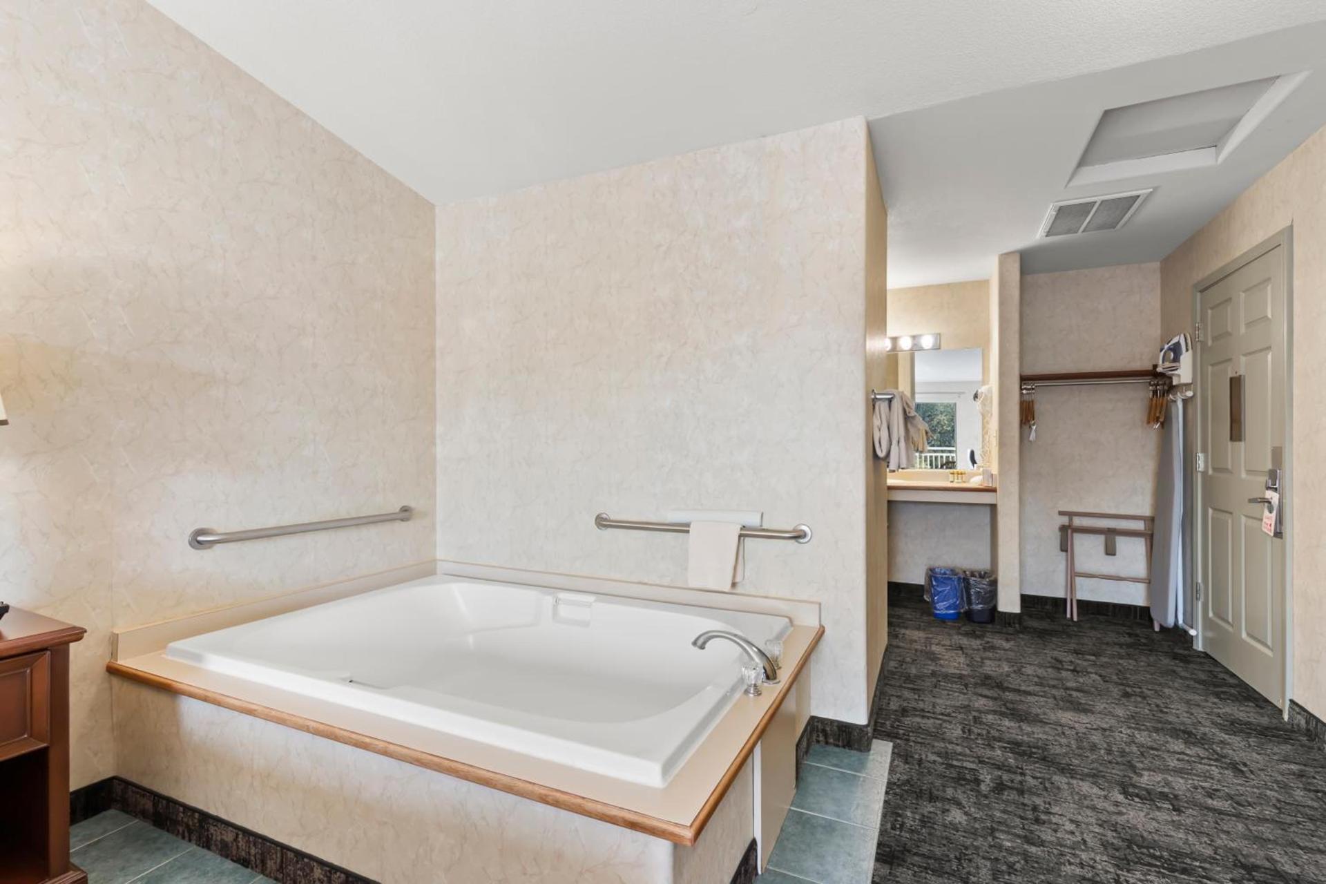 Beach House Inn photo 24
