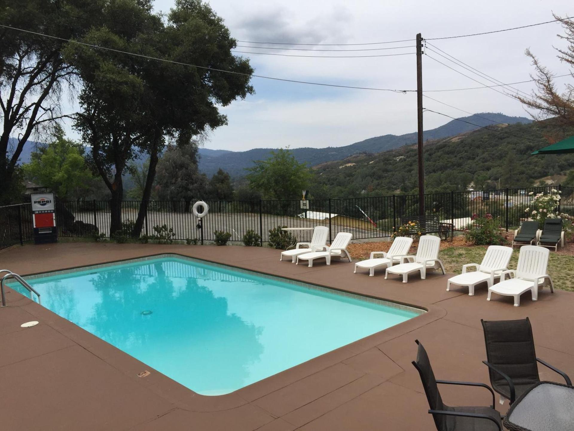Mountain Trail Lodge and Vacation Rentals photo 2