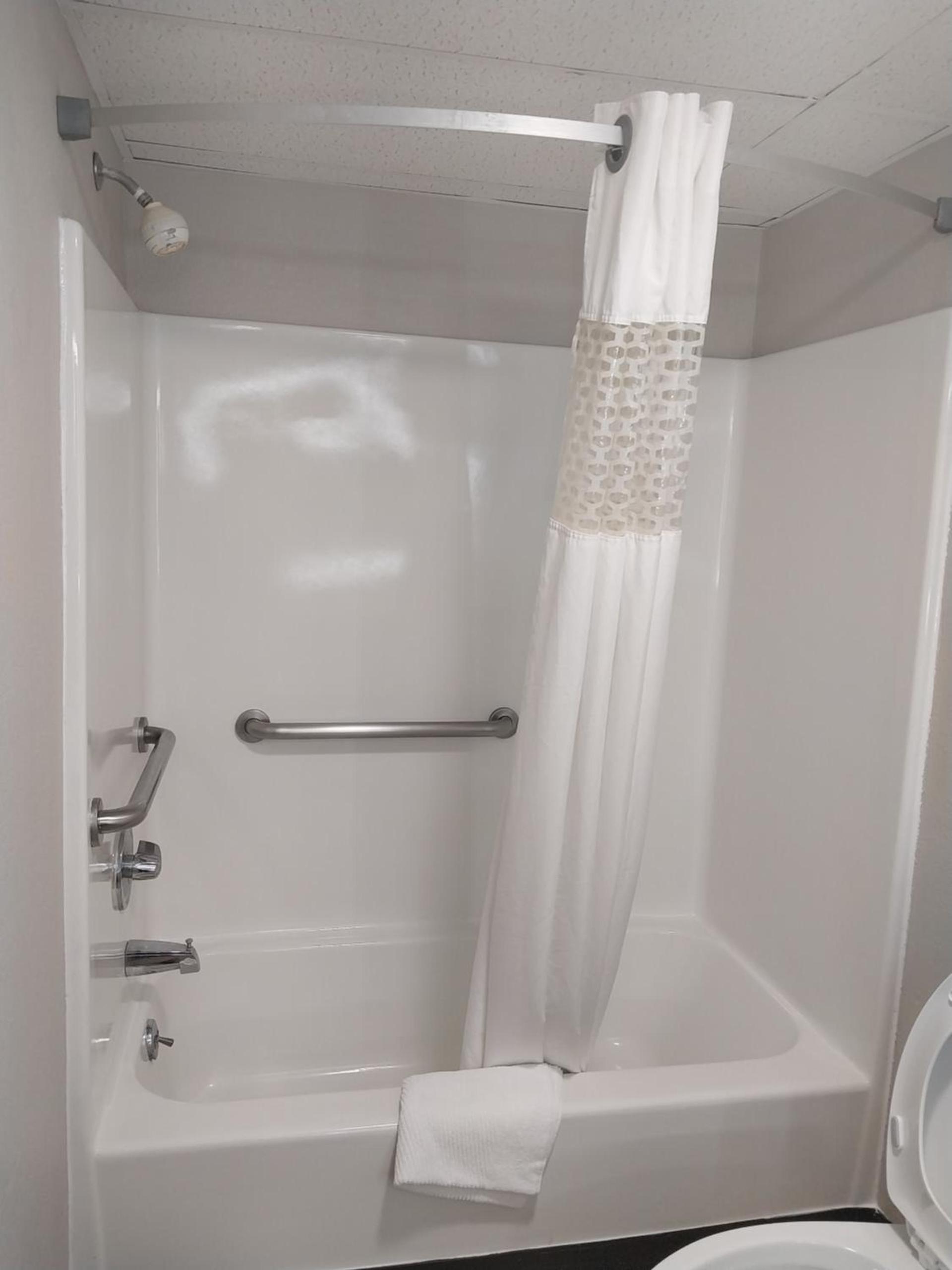 Days Inn by Wyndham Vineland photo 12