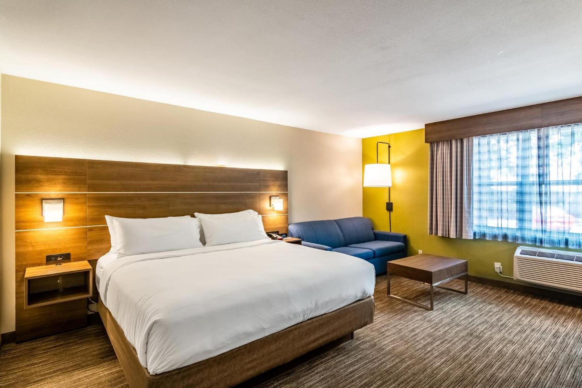 Holiday Inn Express & Suites Camarillo by IHG photo 14