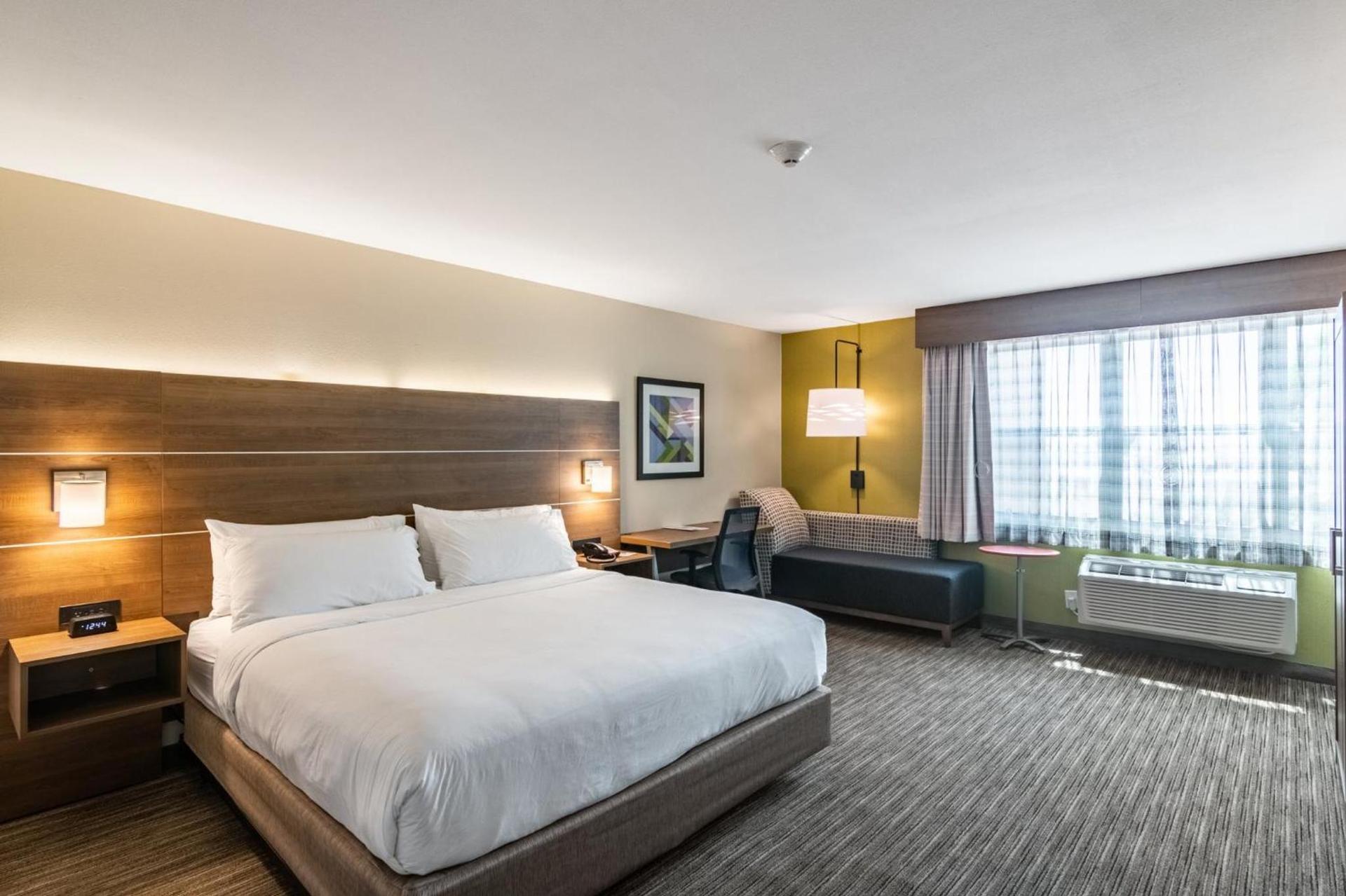 Holiday Inn Express & Suites Camarillo by IHG photo 31