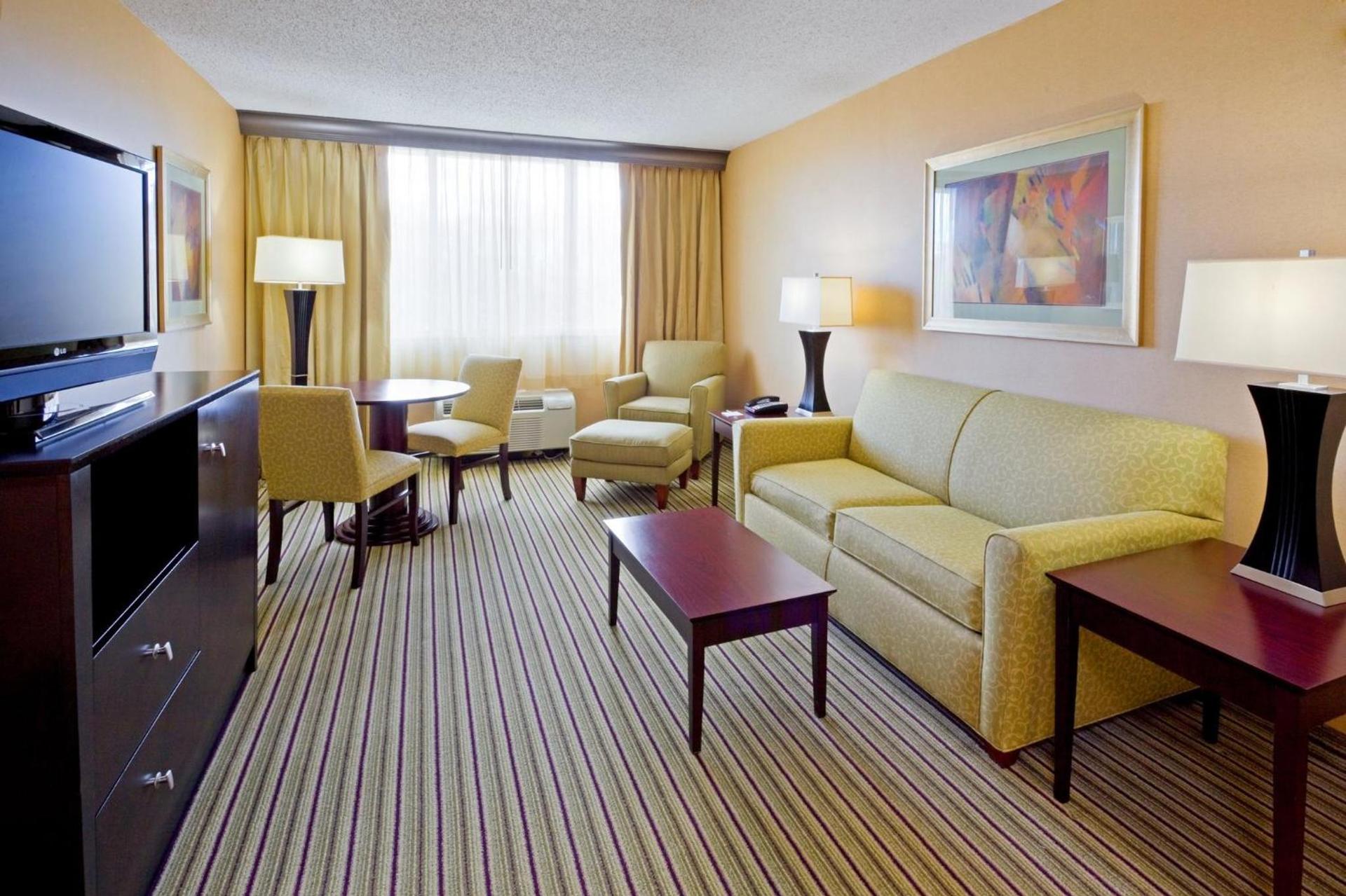Holiday Inn & Suites Parsippany Fairfield by IHG photo 34