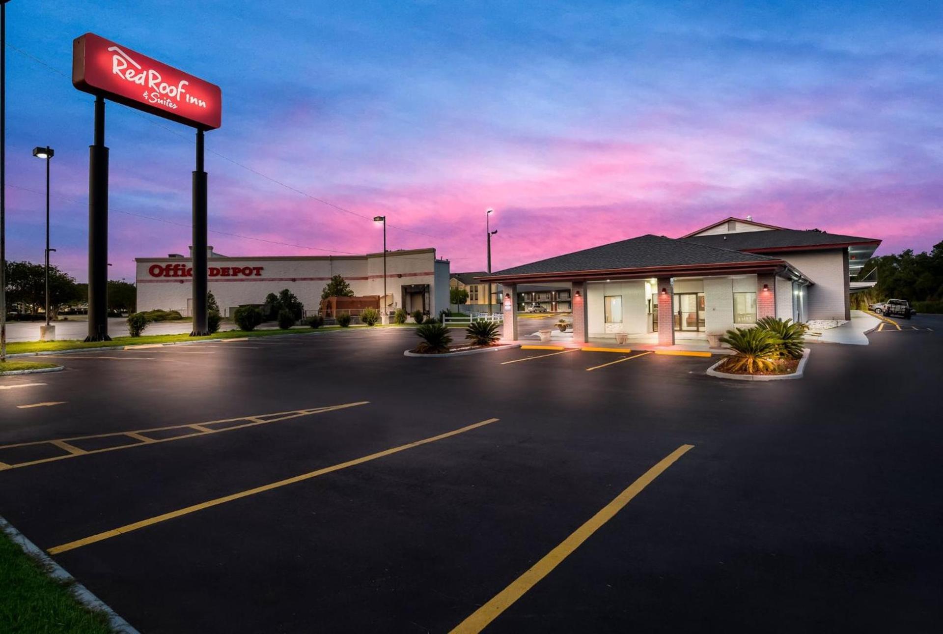 Red Roof Inn & Suites Thomasville photo 24