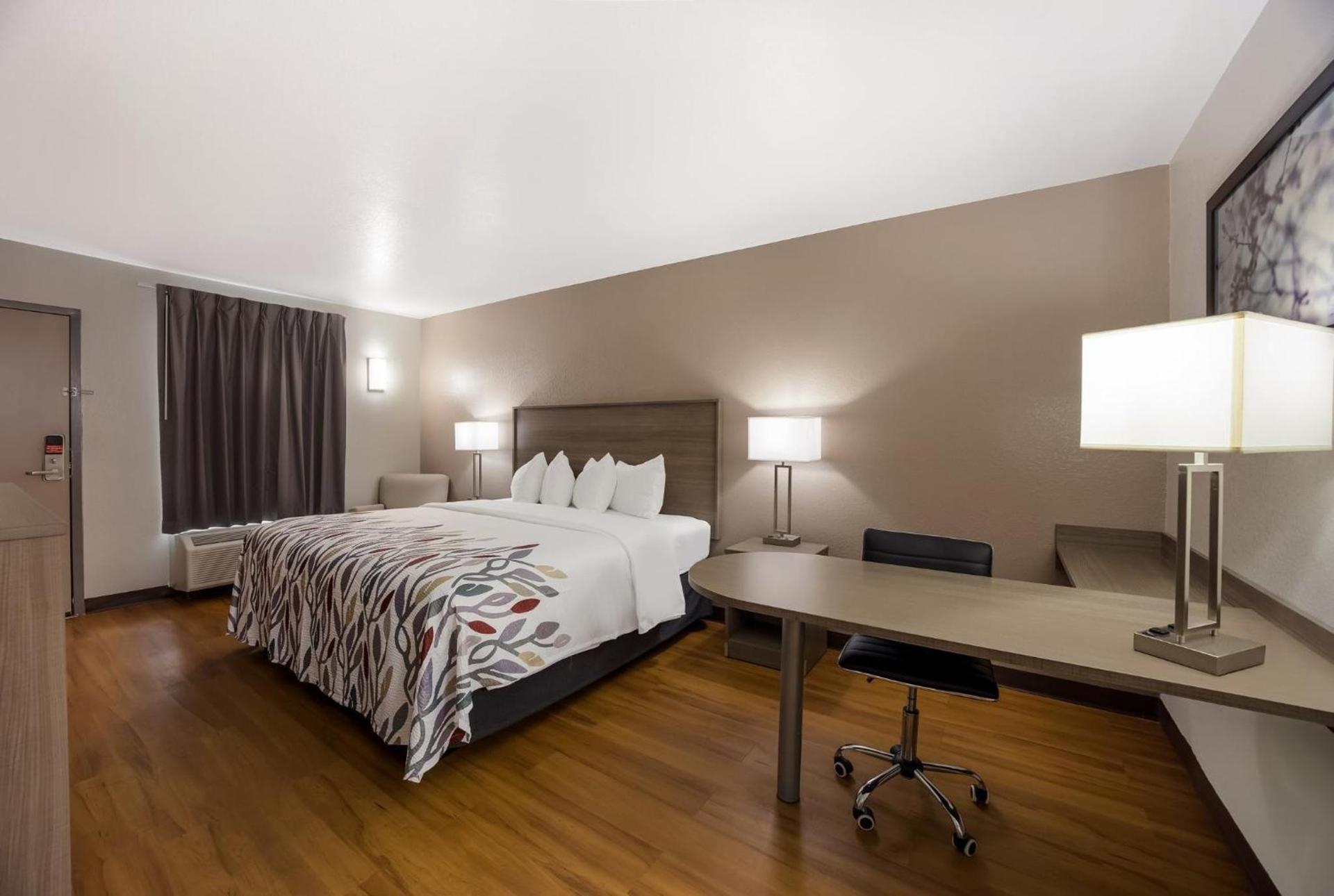 Red Roof Inn & Suites Thomasville photo 9