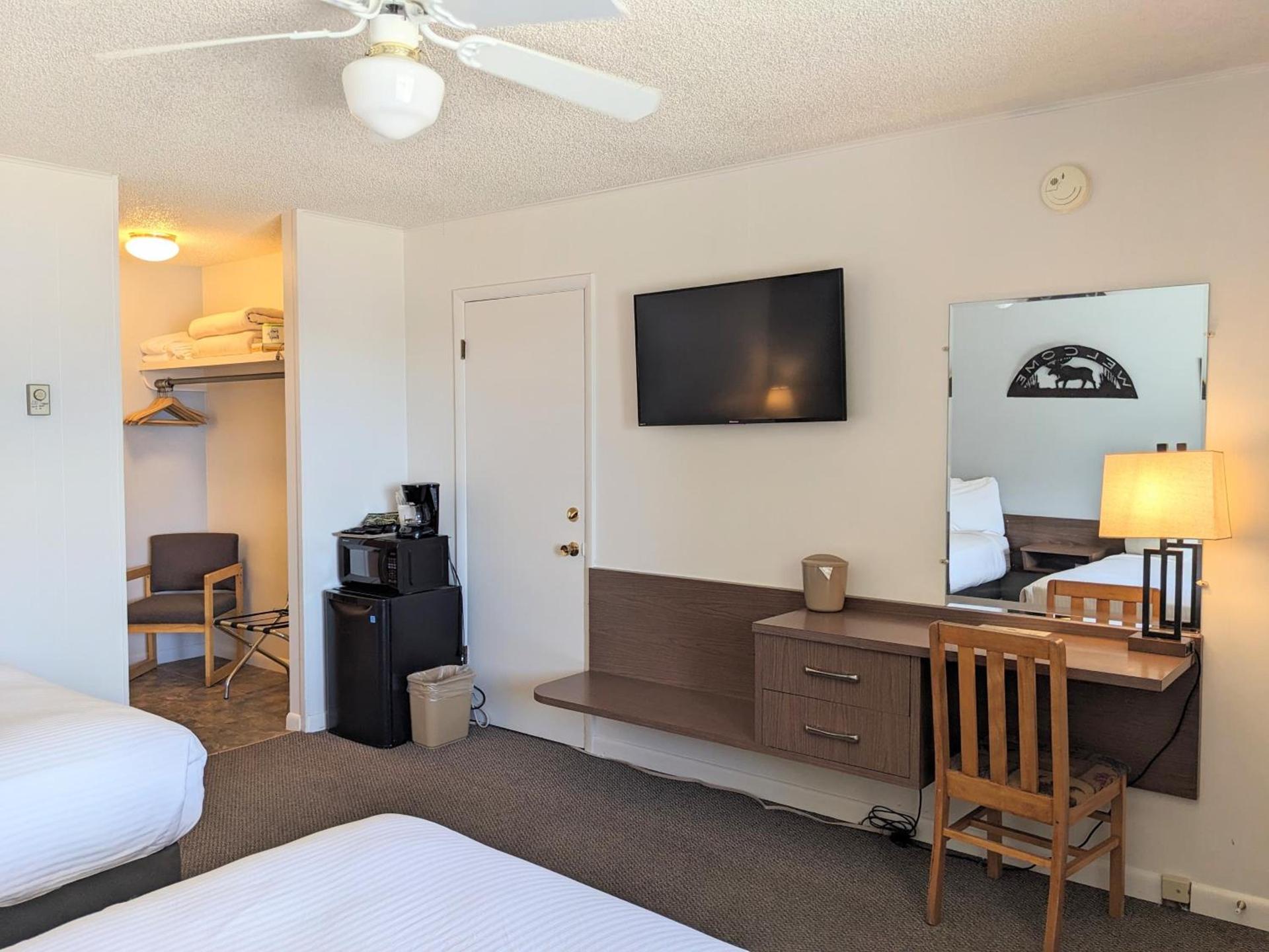 Western Riviera Lakeside Lodging photo 22