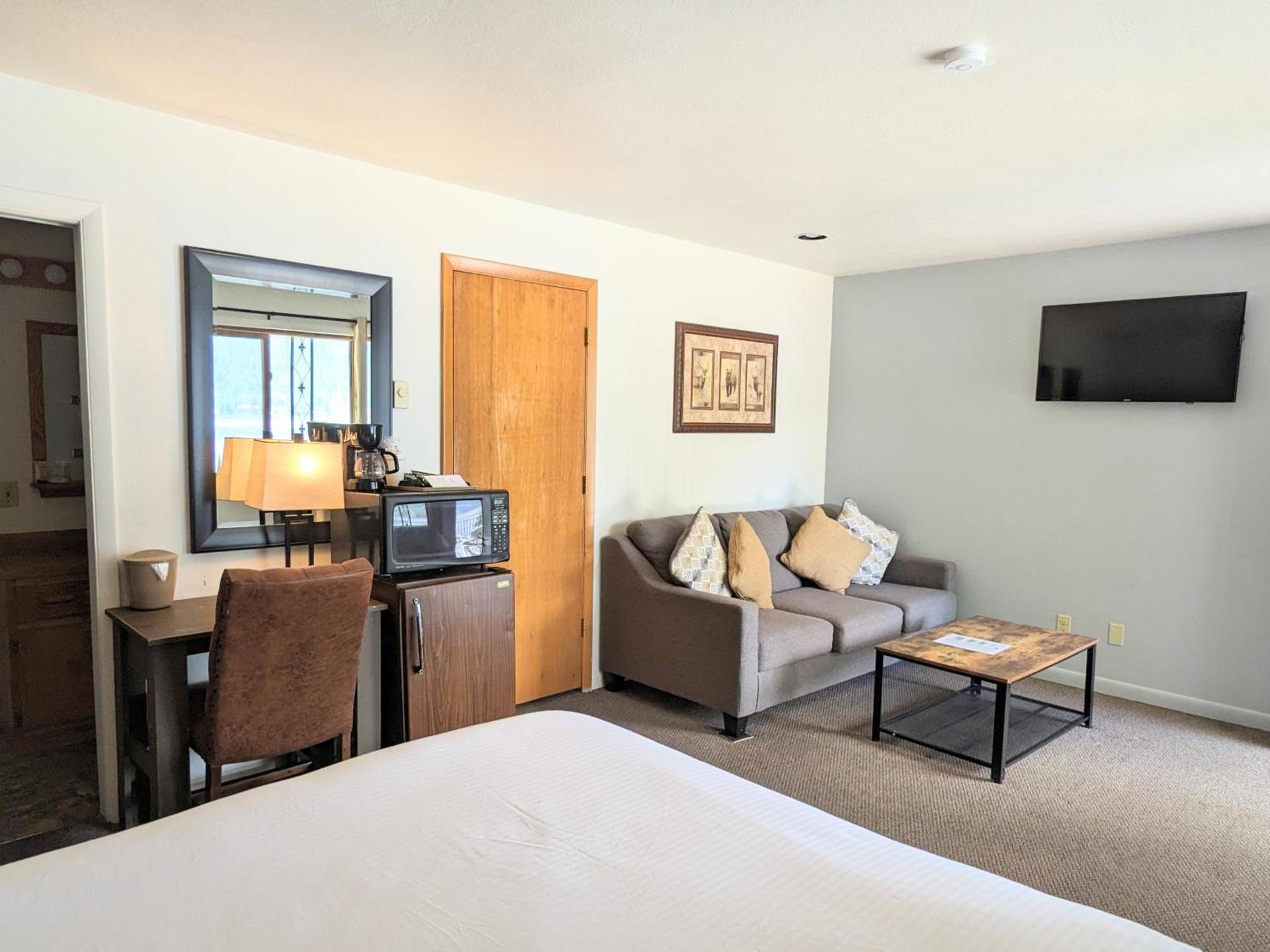 Western Riviera Lakeside Lodging photo 23