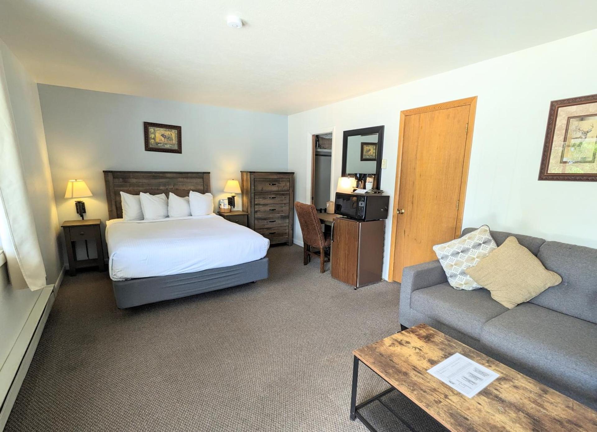 Western Riviera Lakeside Lodging photo 25