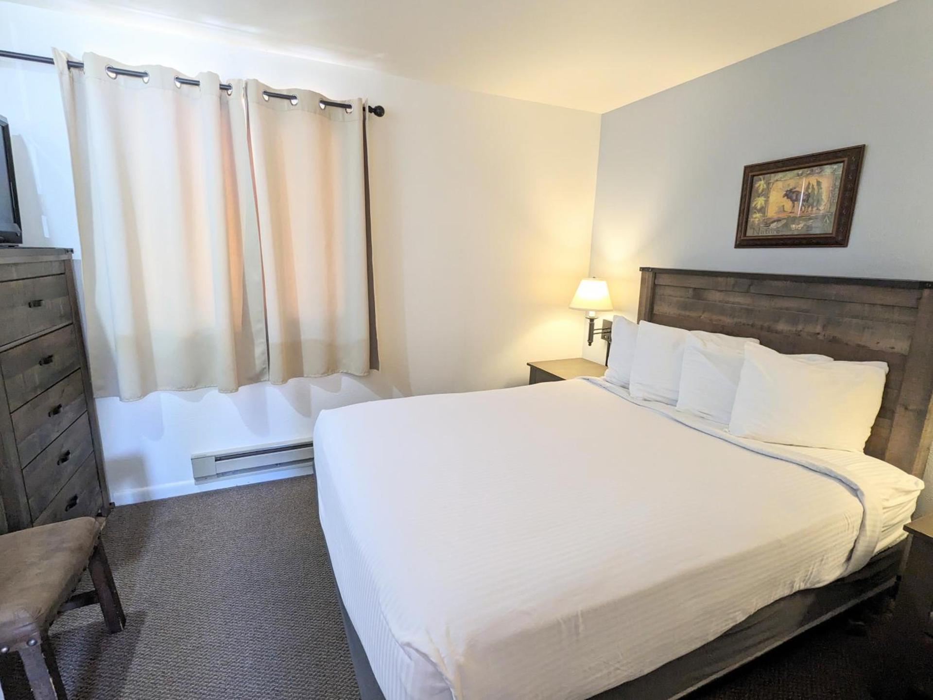 Western Riviera Lakeside Lodging photo 26