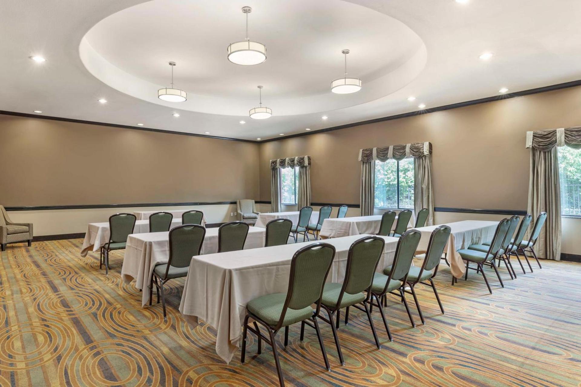 Best Western Plus Texoma Hotel & Suites photo 7