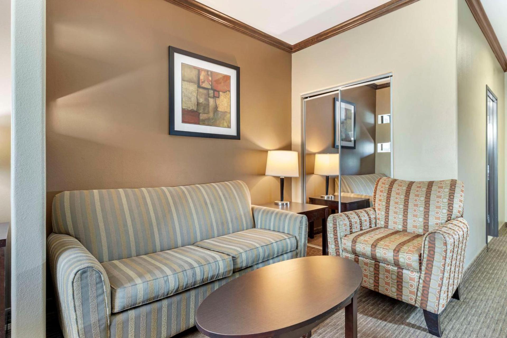 Best Western Plus Texoma Hotel & Suites photo 16