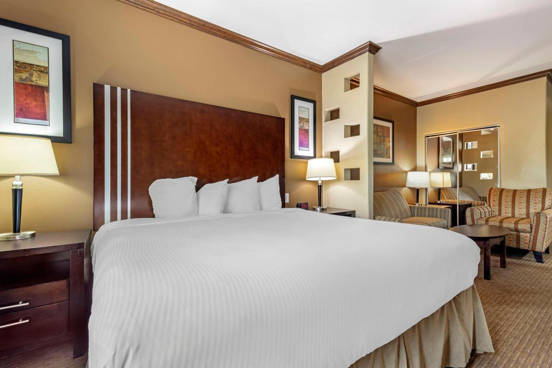 Best Western Plus Texoma Hotel & Suites photo 17